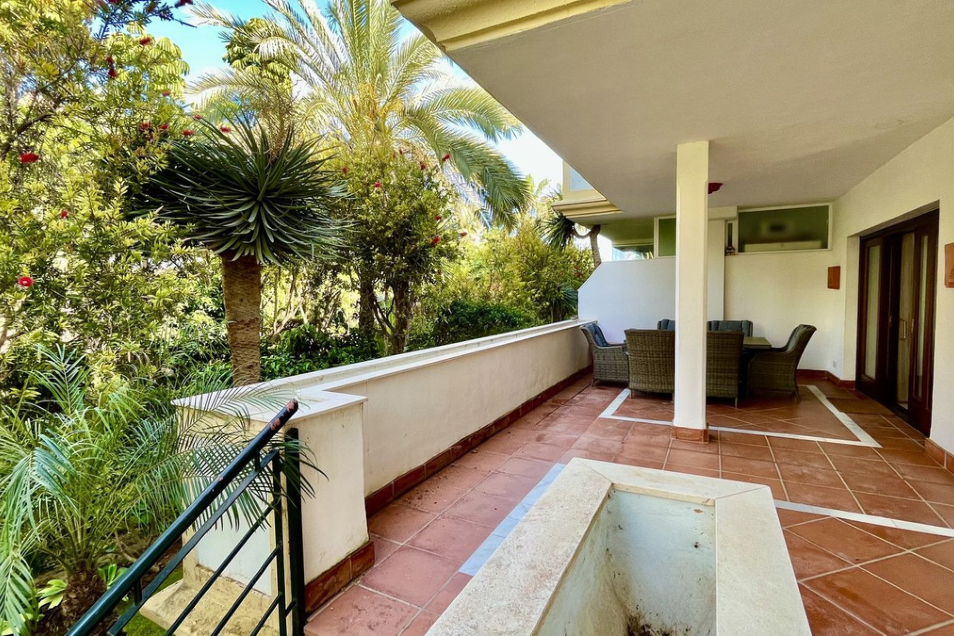 Resale - Apartment - Ground Floor Apartment - Marbella - The Golden Mile