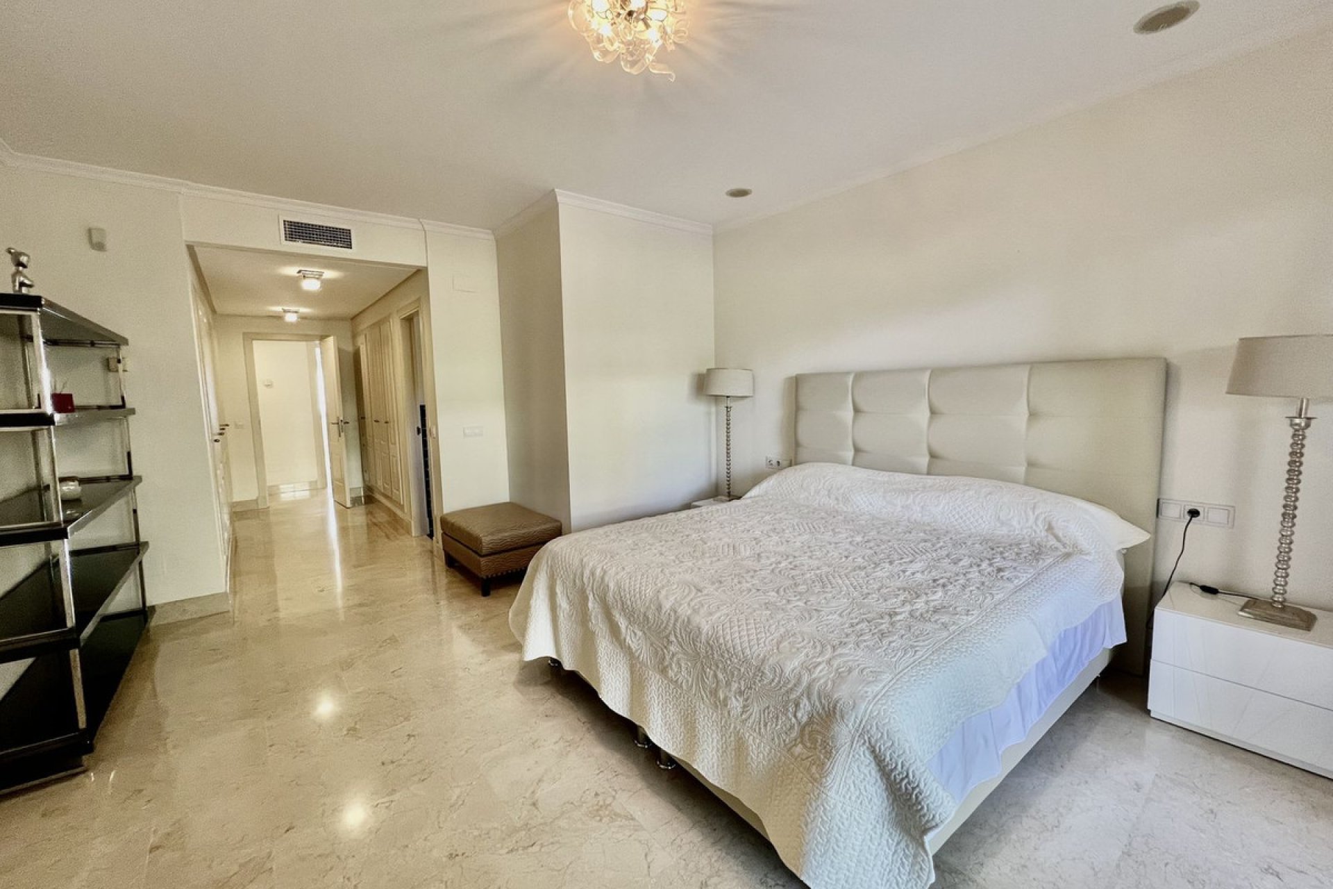 Resale - Apartment - Ground Floor Apartment - Marbella - The Golden Mile