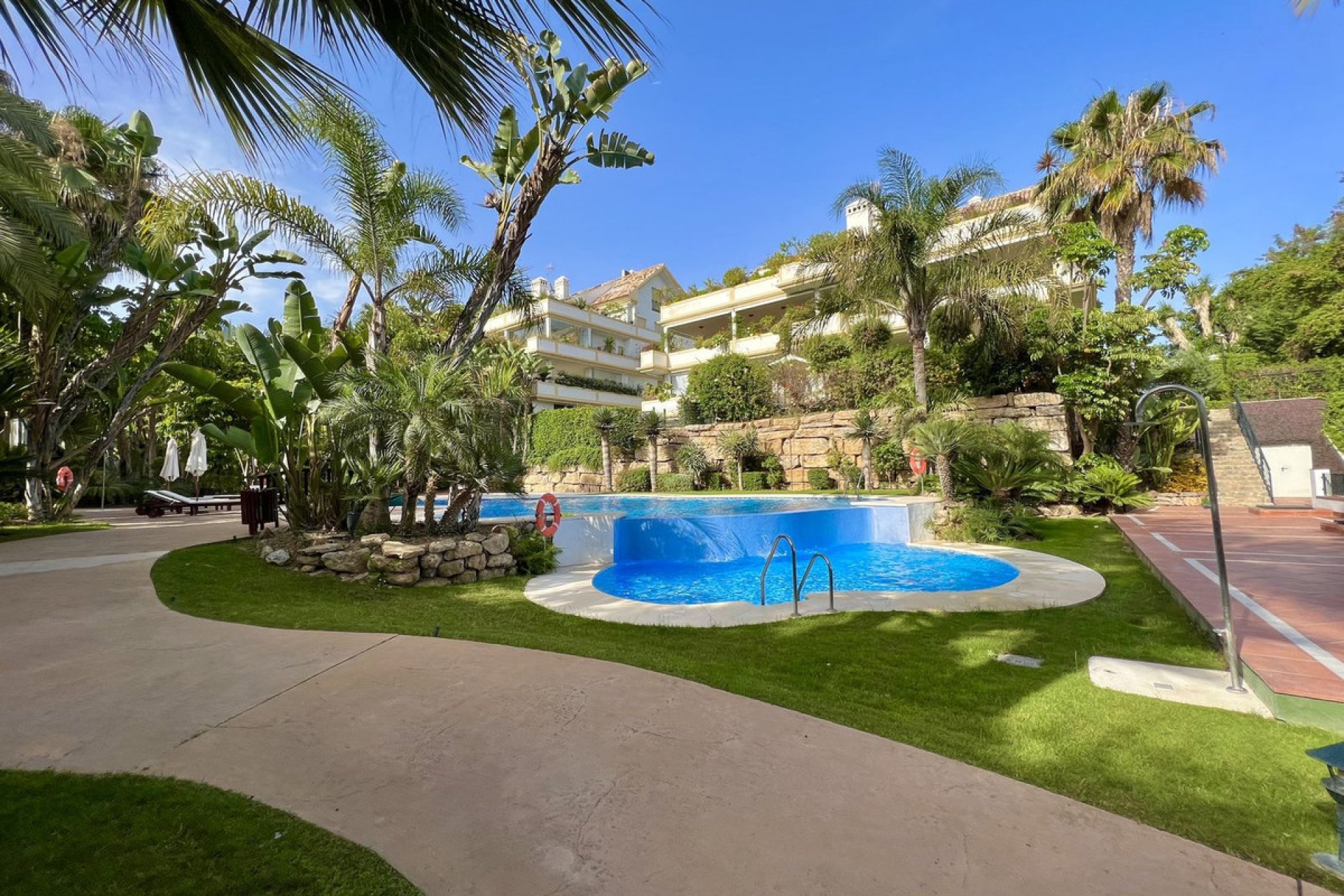 Resale - Apartment - Ground Floor Apartment - Marbella - The Golden Mile