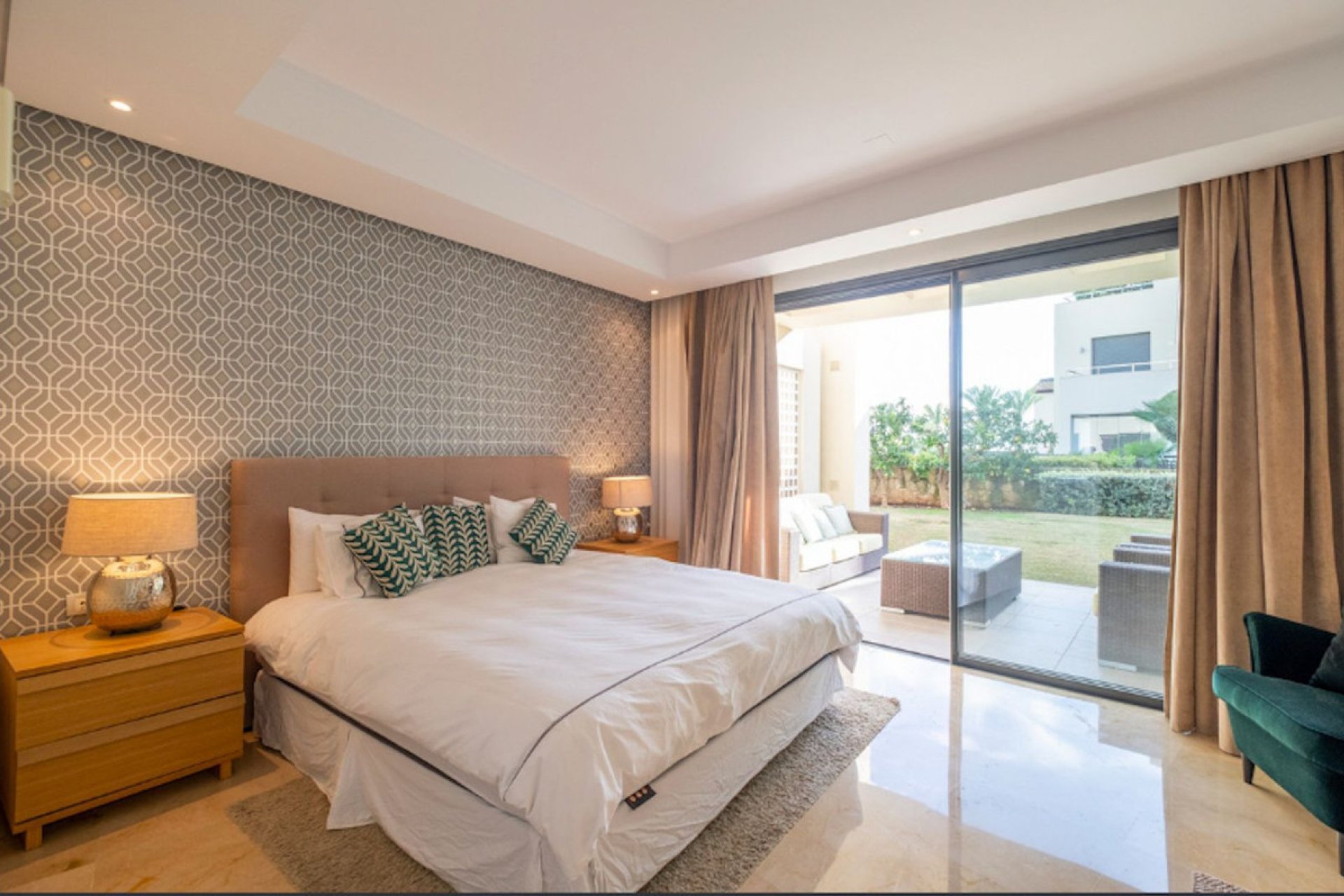 Resale - Apartment - Ground Floor Apartment - Marbella - The Golden Mile