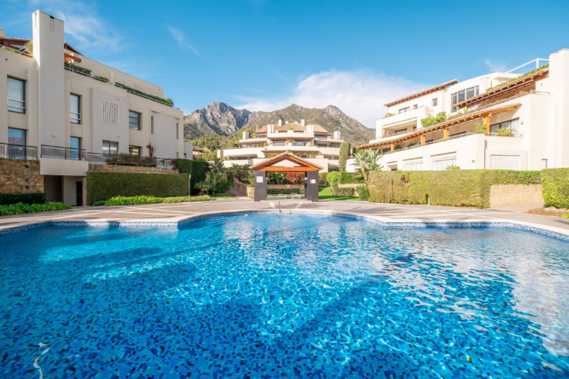 Resale - Apartment - Ground Floor Apartment - Marbella - The Golden Mile