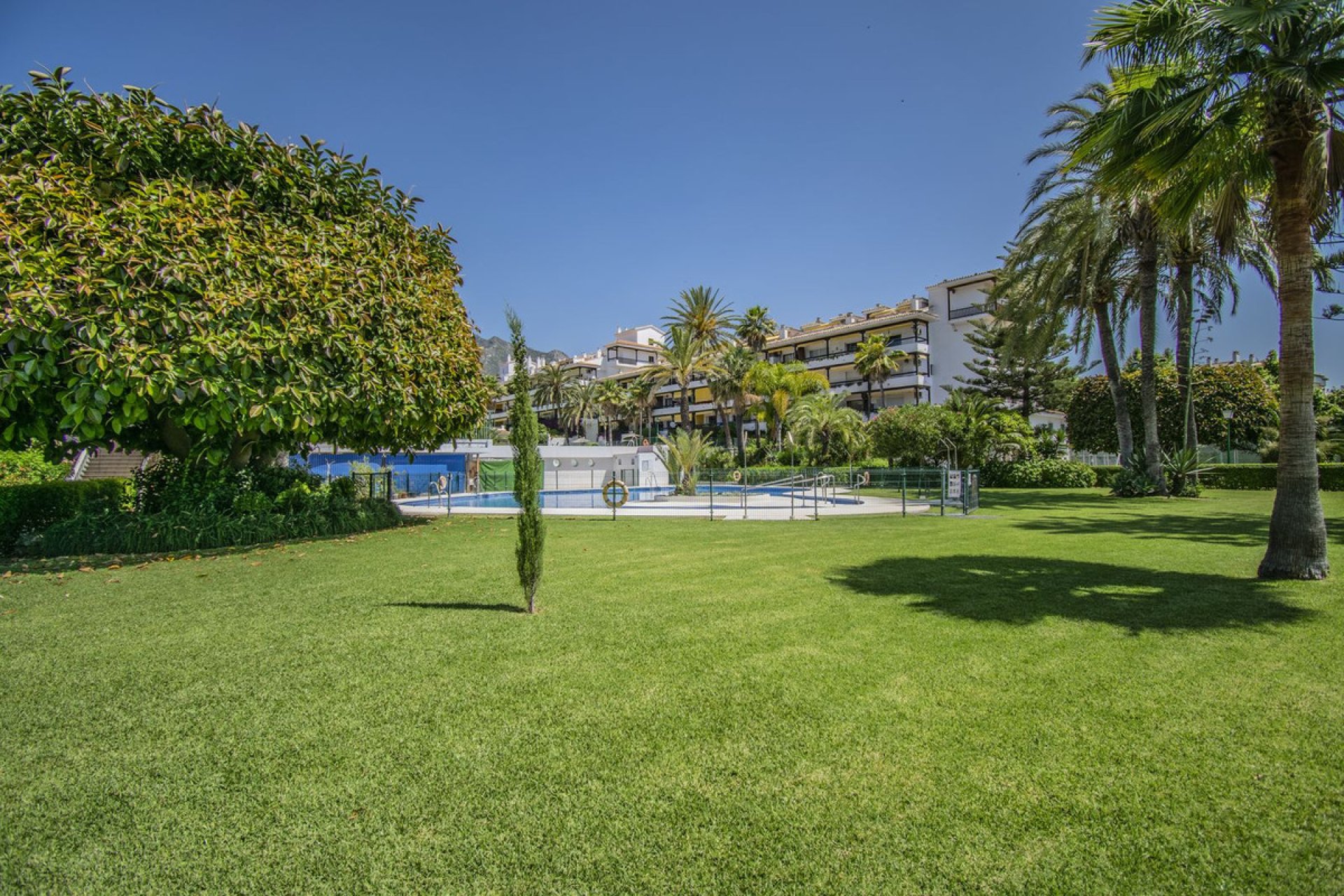 Resale - Apartment - Ground Floor Apartment - Marbella - The Golden Mile