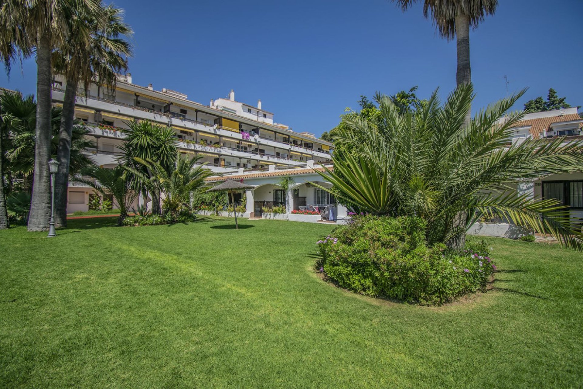 Resale - Apartment - Ground Floor Apartment - Marbella - The Golden Mile