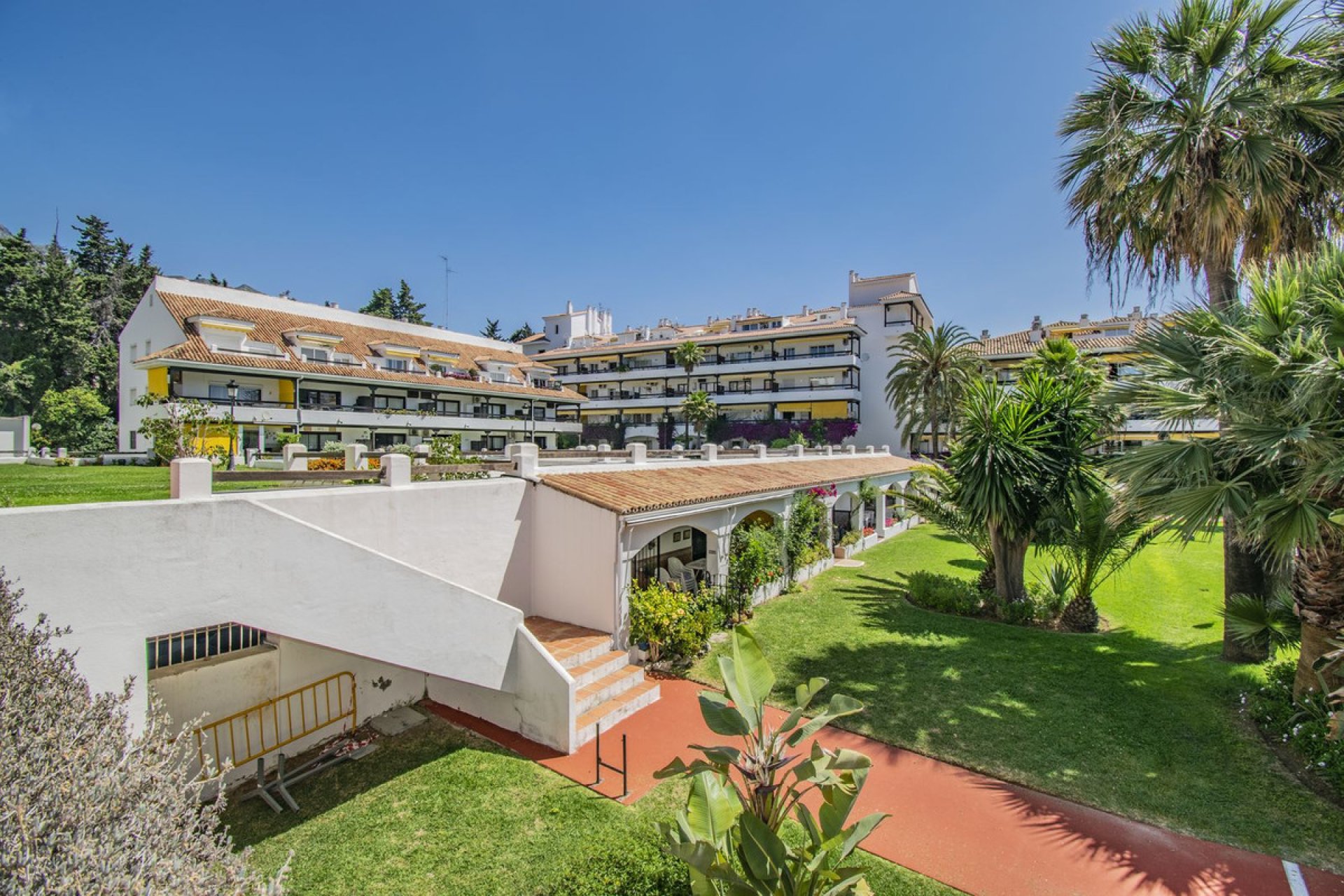 Resale - Apartment - Ground Floor Apartment - Marbella - The Golden Mile