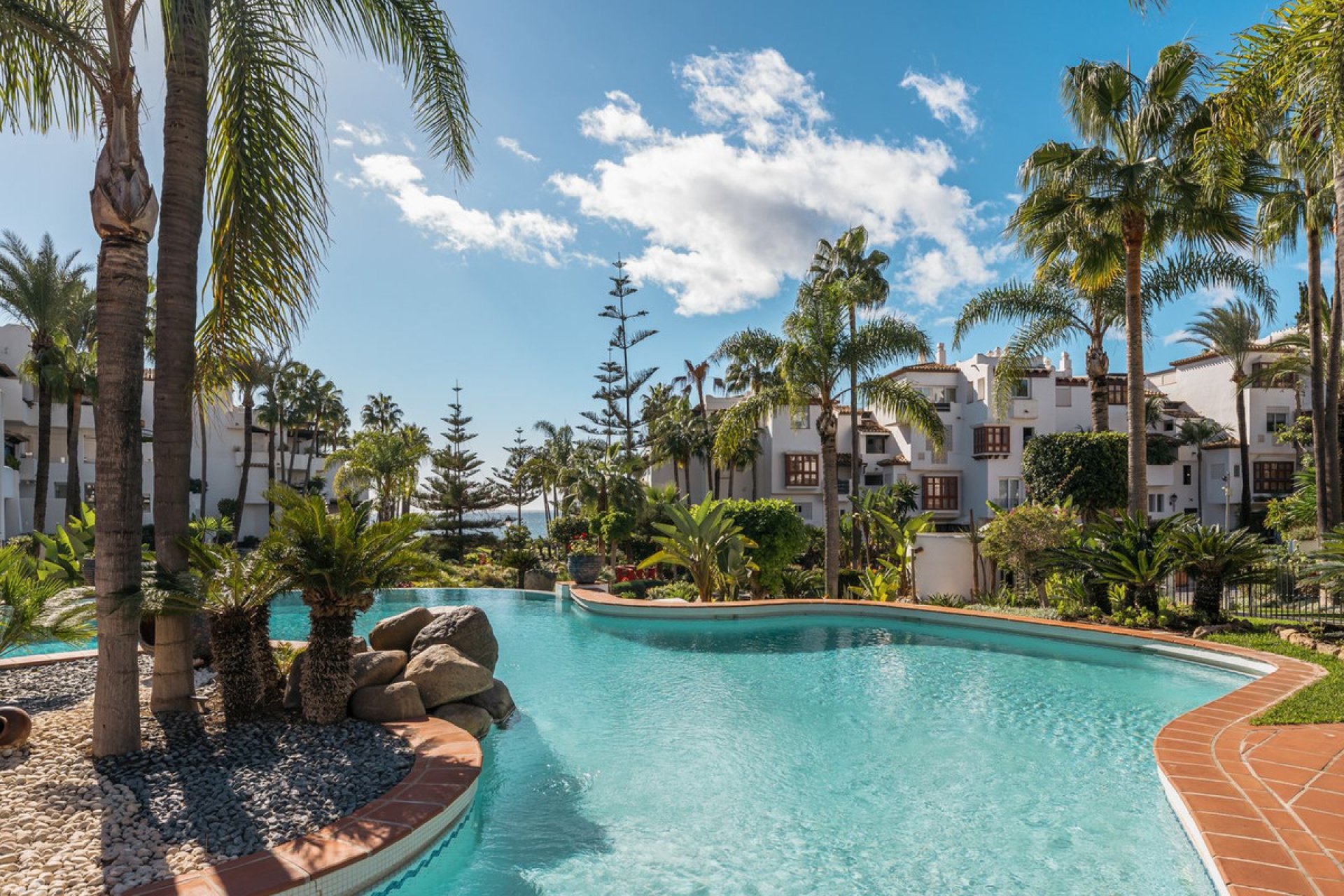 Resale - Apartment - Ground Floor Apartment - Marbella - The Golden Mile