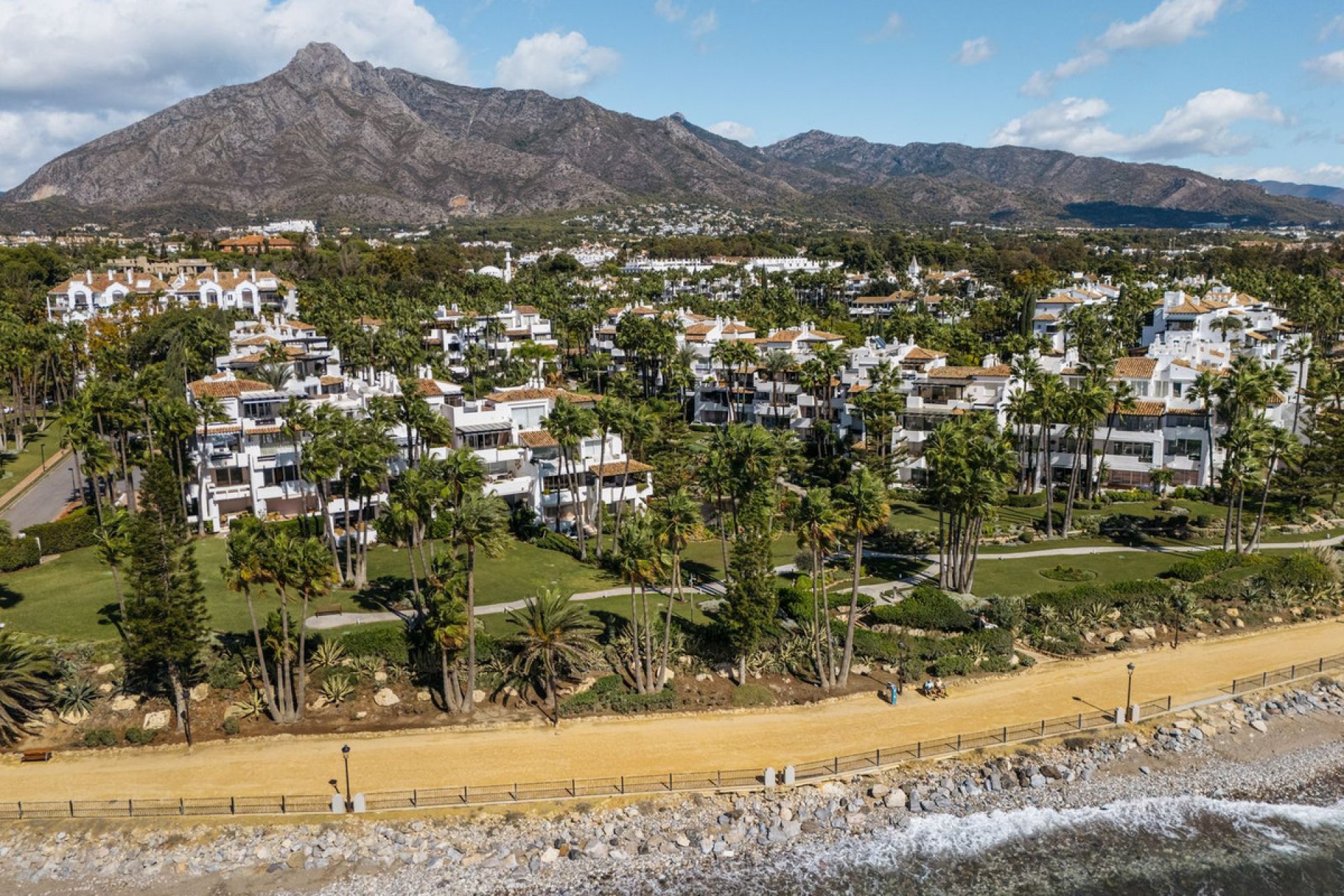 Resale - Apartment - Ground Floor Apartment - Marbella - The Golden Mile