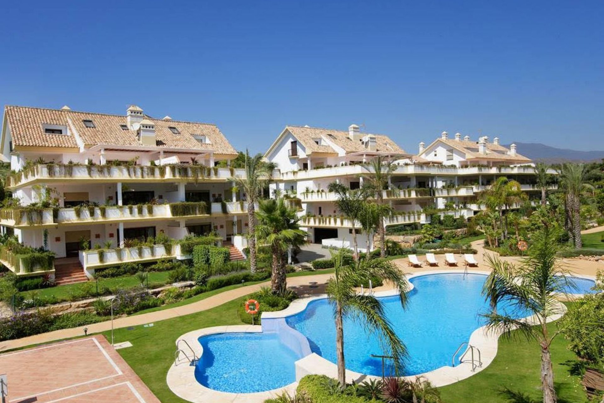 Resale - Apartment - Ground Floor Apartment - Marbella - The Golden Mile