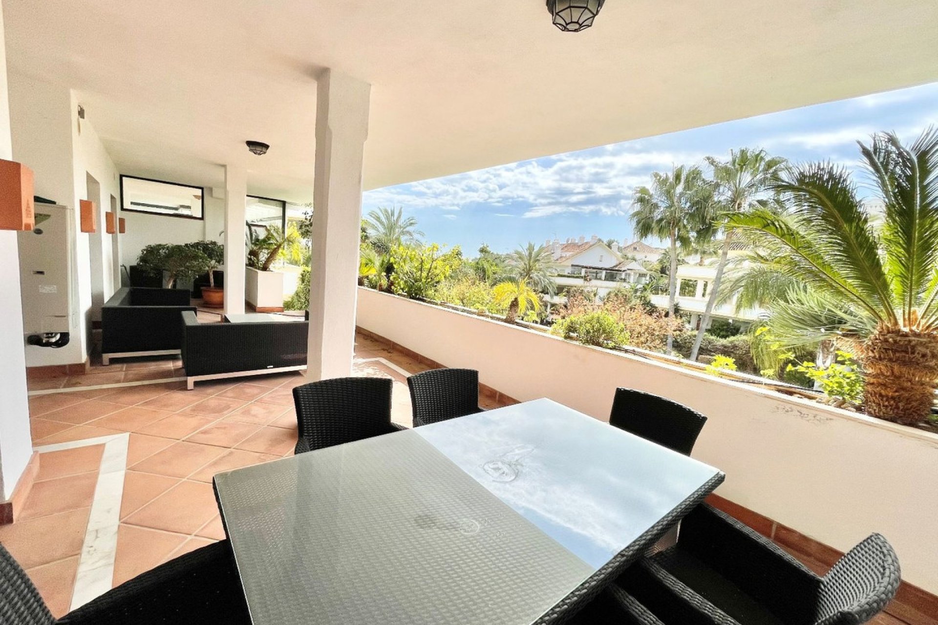 Resale - Apartment - Ground Floor Apartment - Marbella - The Golden Mile