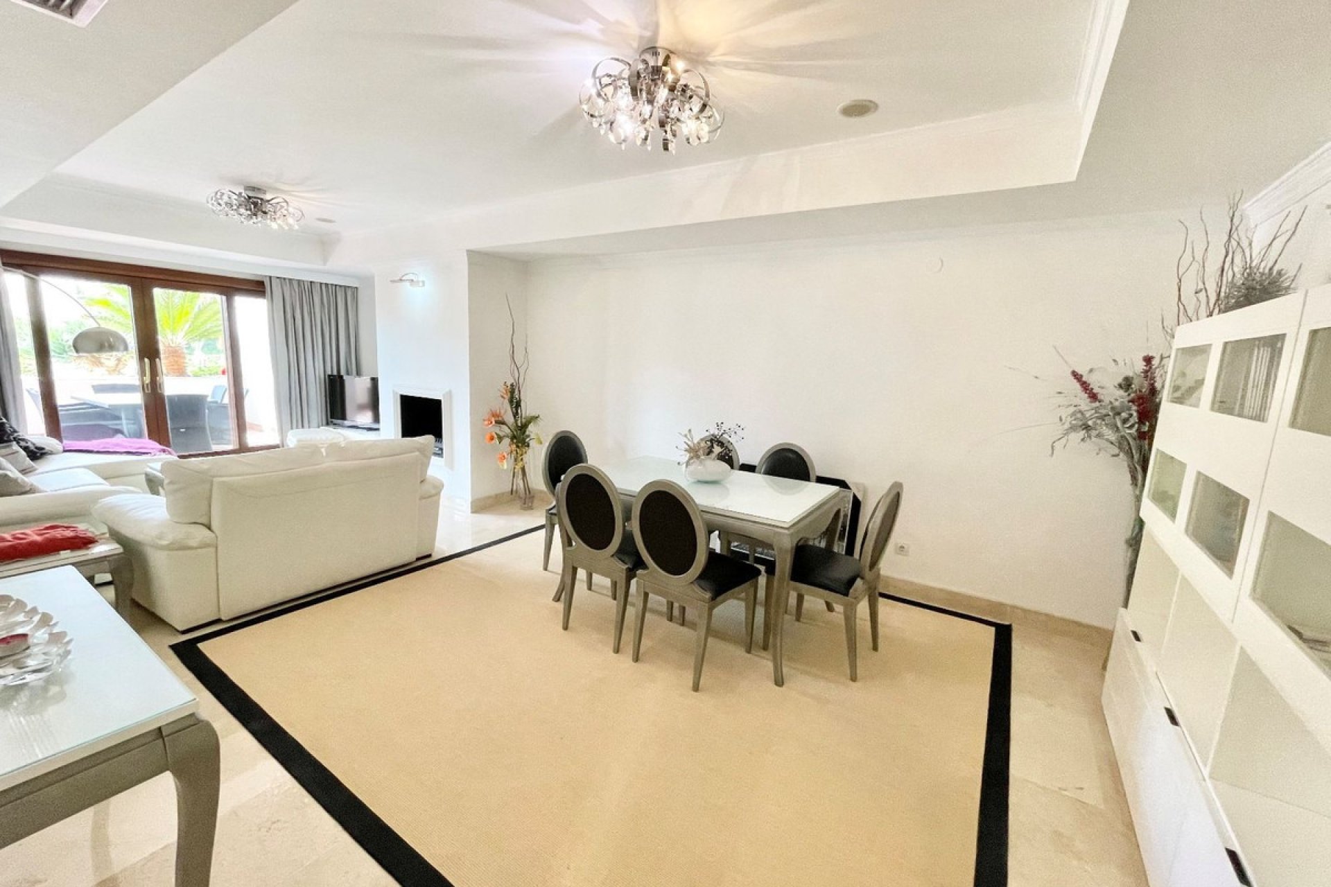 Resale - Apartment - Ground Floor Apartment - Marbella - The Golden Mile