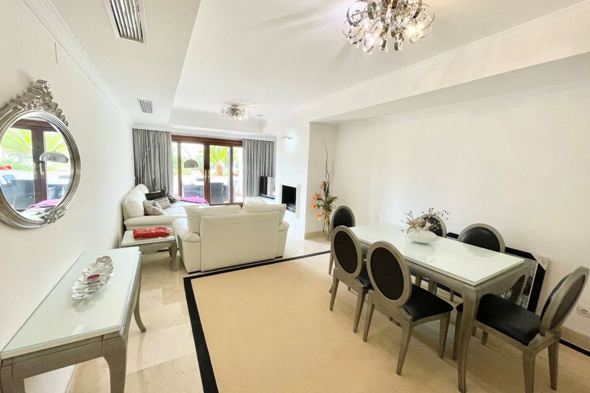 Resale - Apartment - Ground Floor Apartment - Marbella - The Golden Mile