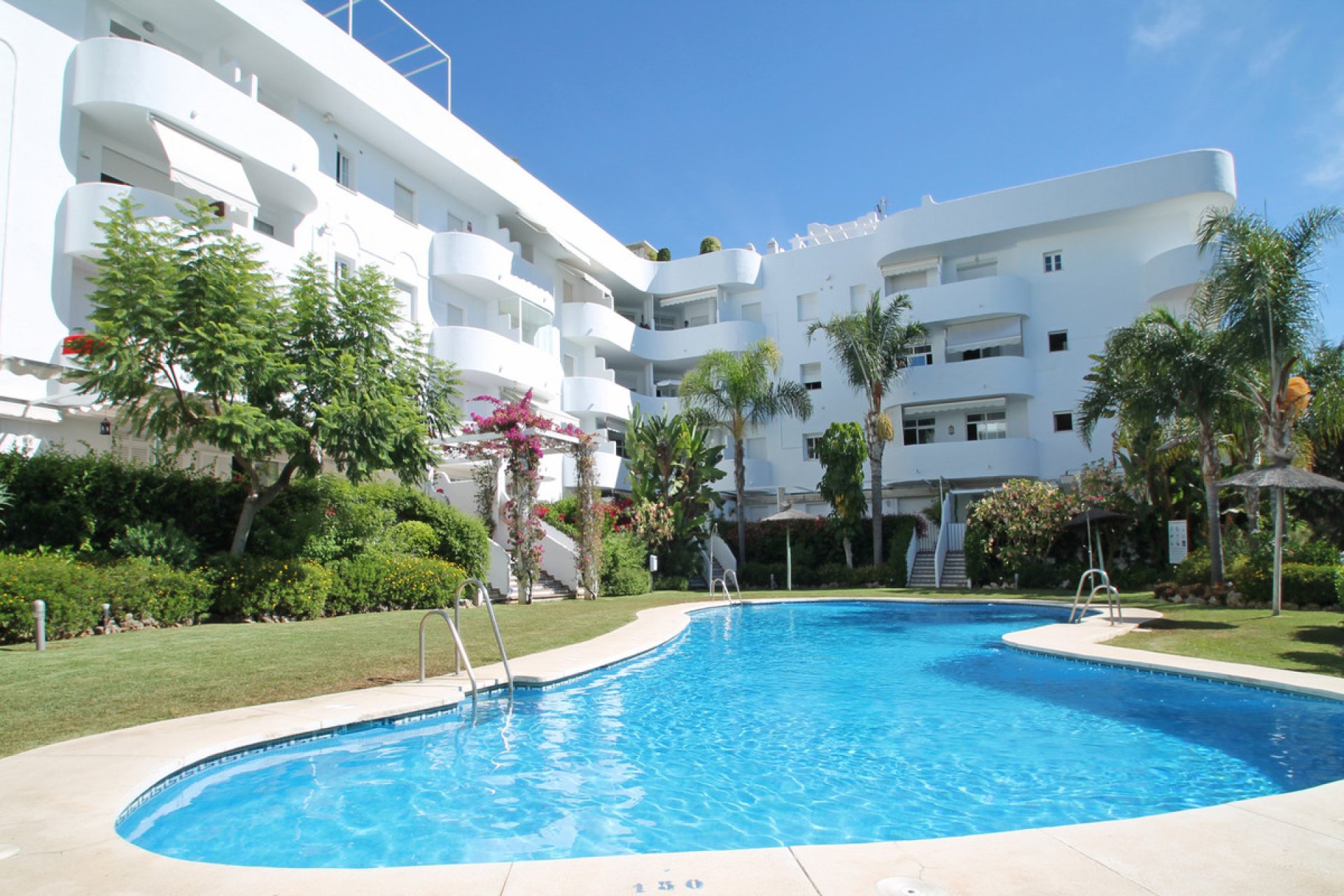 Resale - Apartment - Ground Floor Apartment - Marbella - The Golden Mile