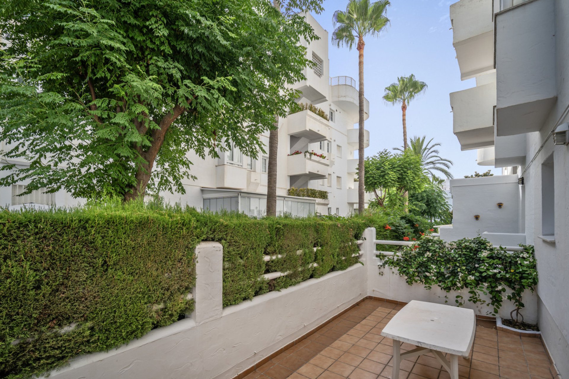 Resale - Apartment - Ground Floor Apartment - Marbella - The Golden Mile