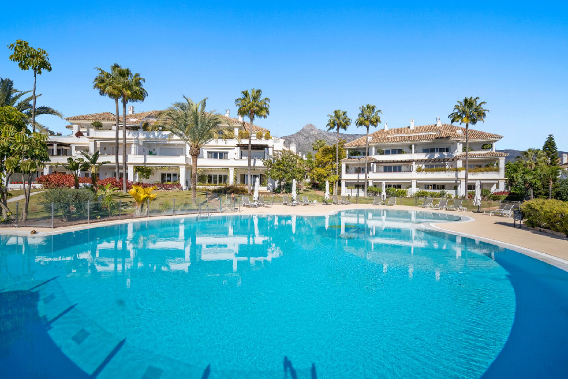 Resale - Apartment - Ground Floor Apartment - Marbella - The Golden Mile