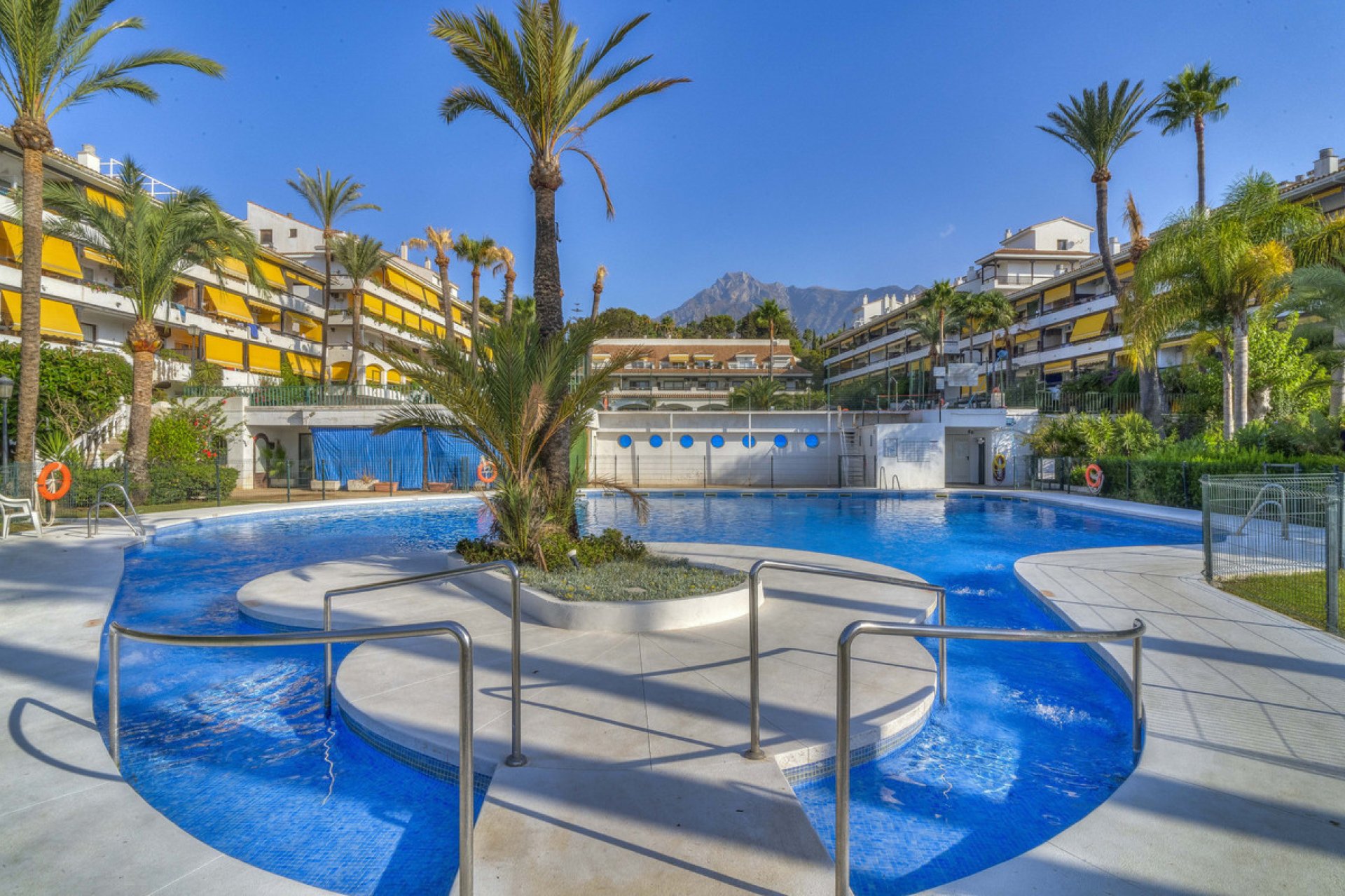 Resale - Apartment - Ground Floor Apartment - Marbella - The Golden Mile