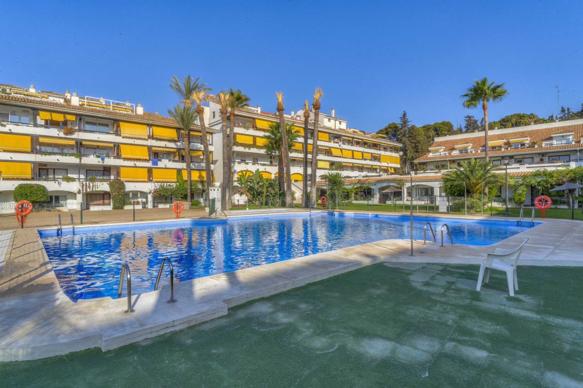 Resale - Apartment - Ground Floor Apartment - Marbella - The Golden Mile