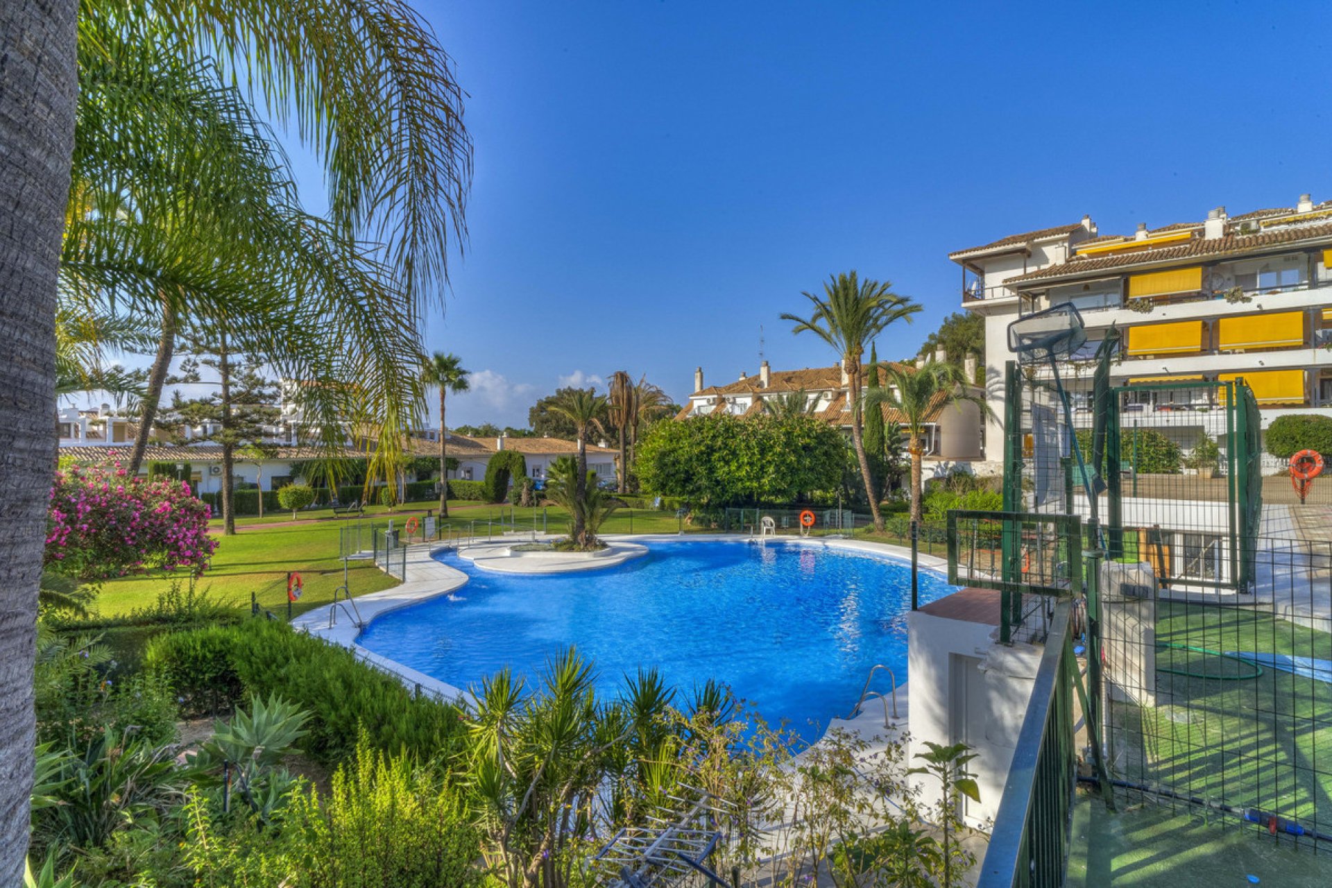 Resale - Apartment - Ground Floor Apartment - Marbella - The Golden Mile