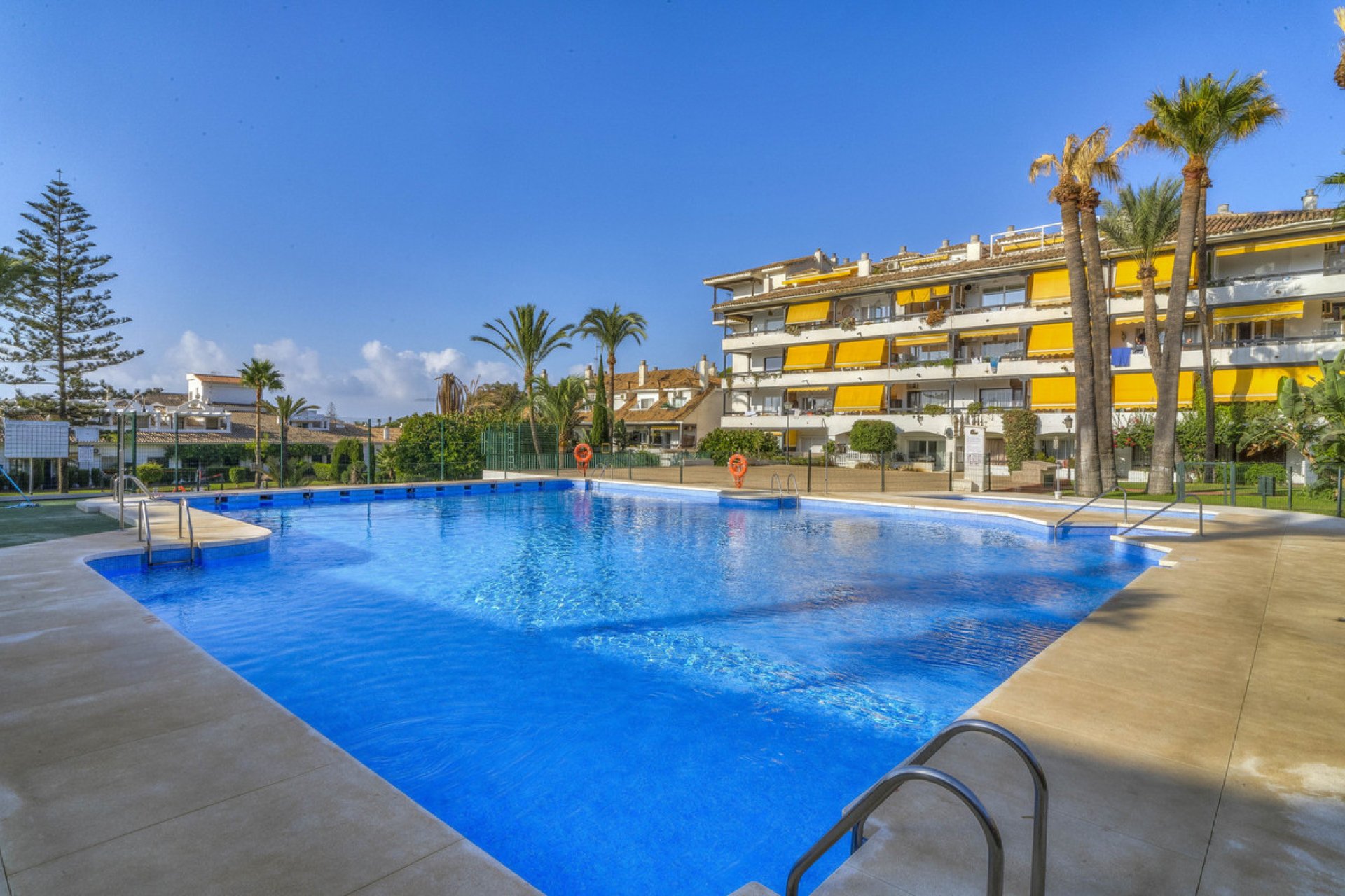 Resale - Apartment - Ground Floor Apartment - Marbella - The Golden Mile