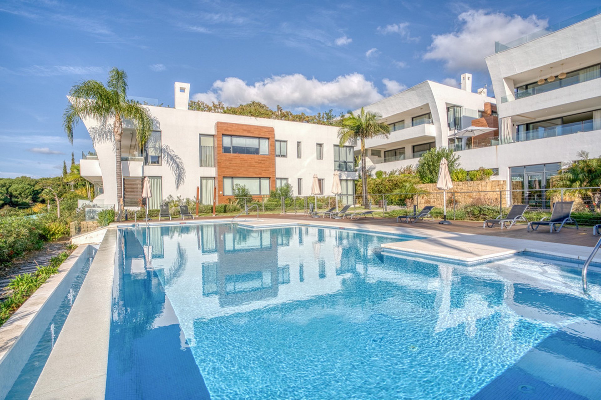 Resale - Apartment - Ground Floor Apartment - Marbella - The Golden Mile