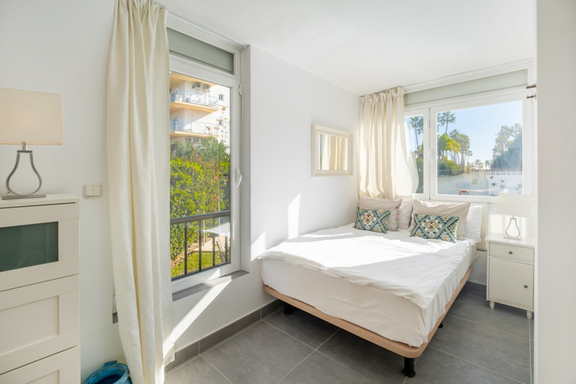 Resale - Apartment - Ground Floor Apartment - Marbella - The Golden Mile