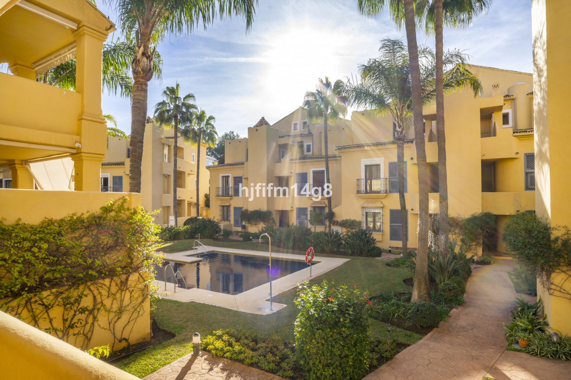 Resale - Apartment - Ground Floor Apartment - Marbella - The Golden Mile