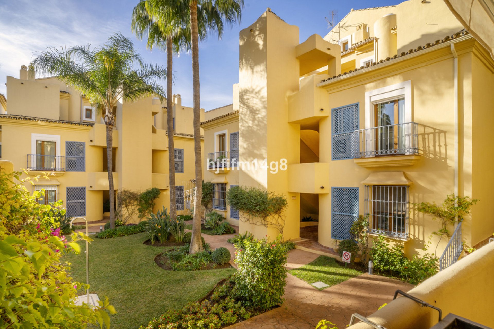 Resale - Apartment - Ground Floor Apartment - Marbella - The Golden Mile