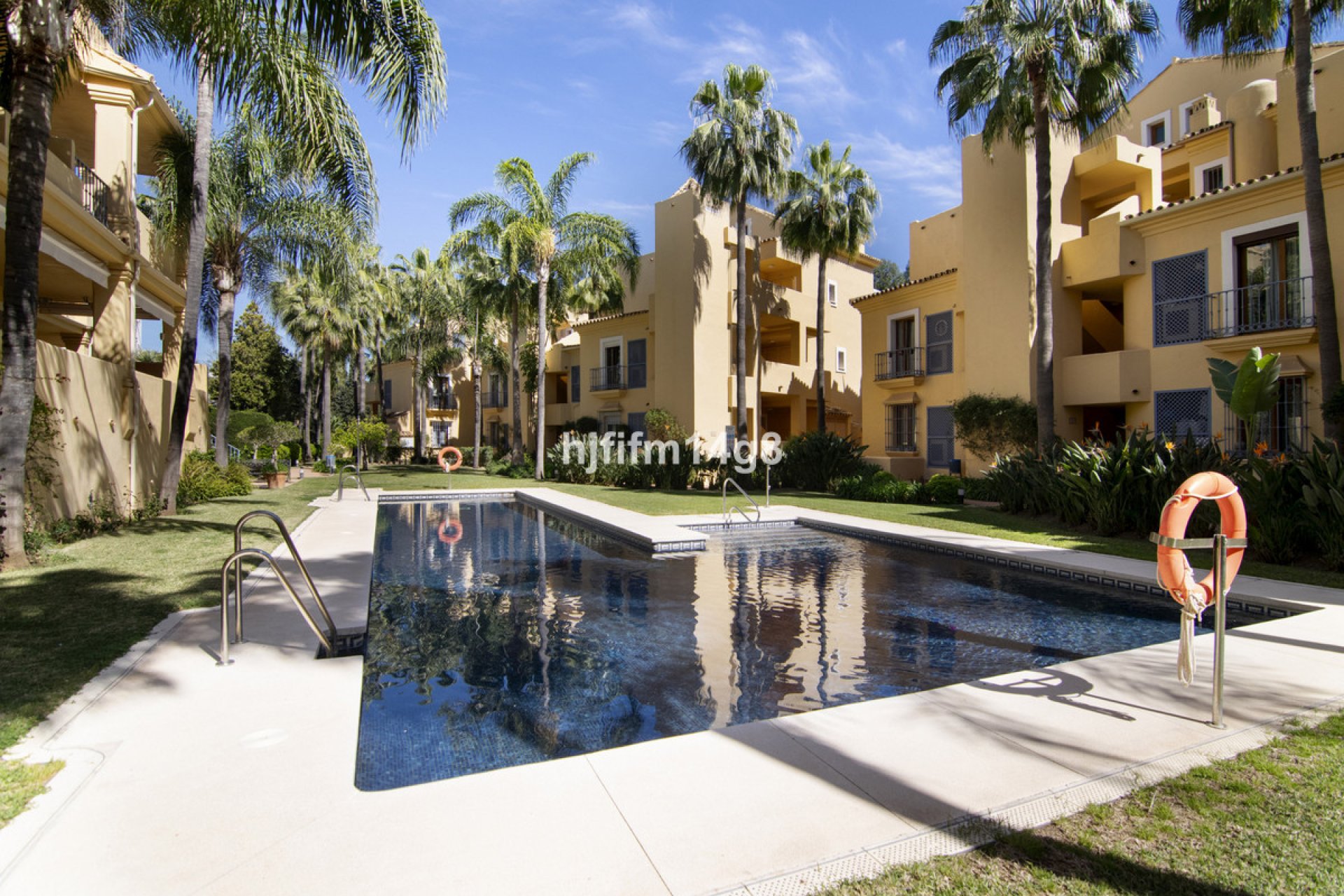 Resale - Apartment - Ground Floor Apartment - Marbella - The Golden Mile