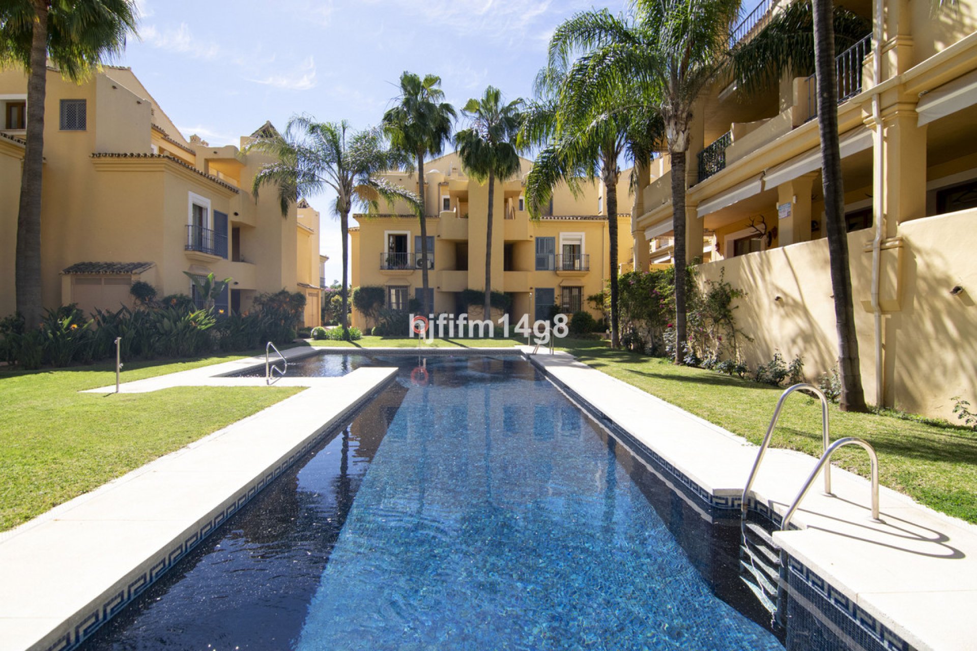 Resale - Apartment - Ground Floor Apartment - Marbella - The Golden Mile