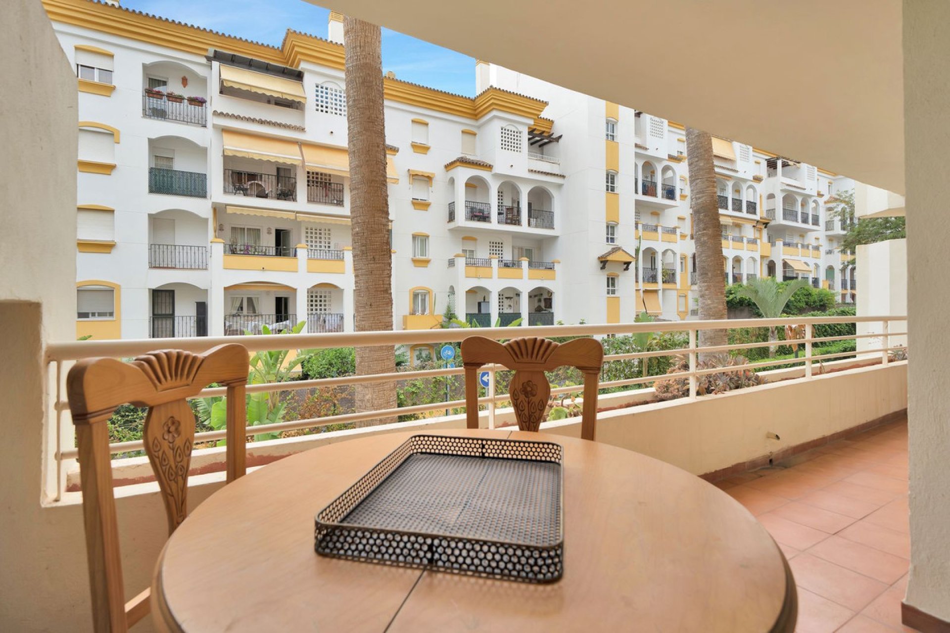 Resale - Apartment - Ground Floor Apartment - Marbella - The Golden Mile