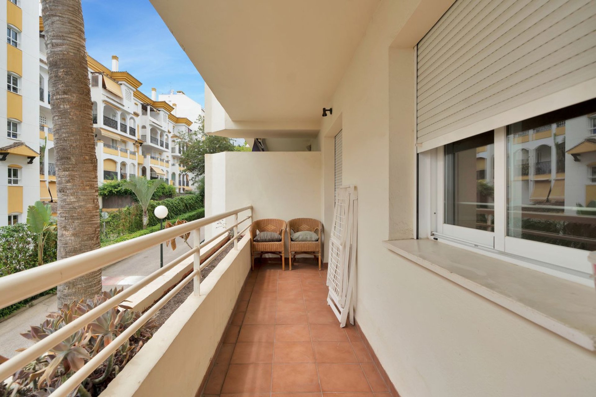 Resale - Apartment - Ground Floor Apartment - Marbella - The Golden Mile