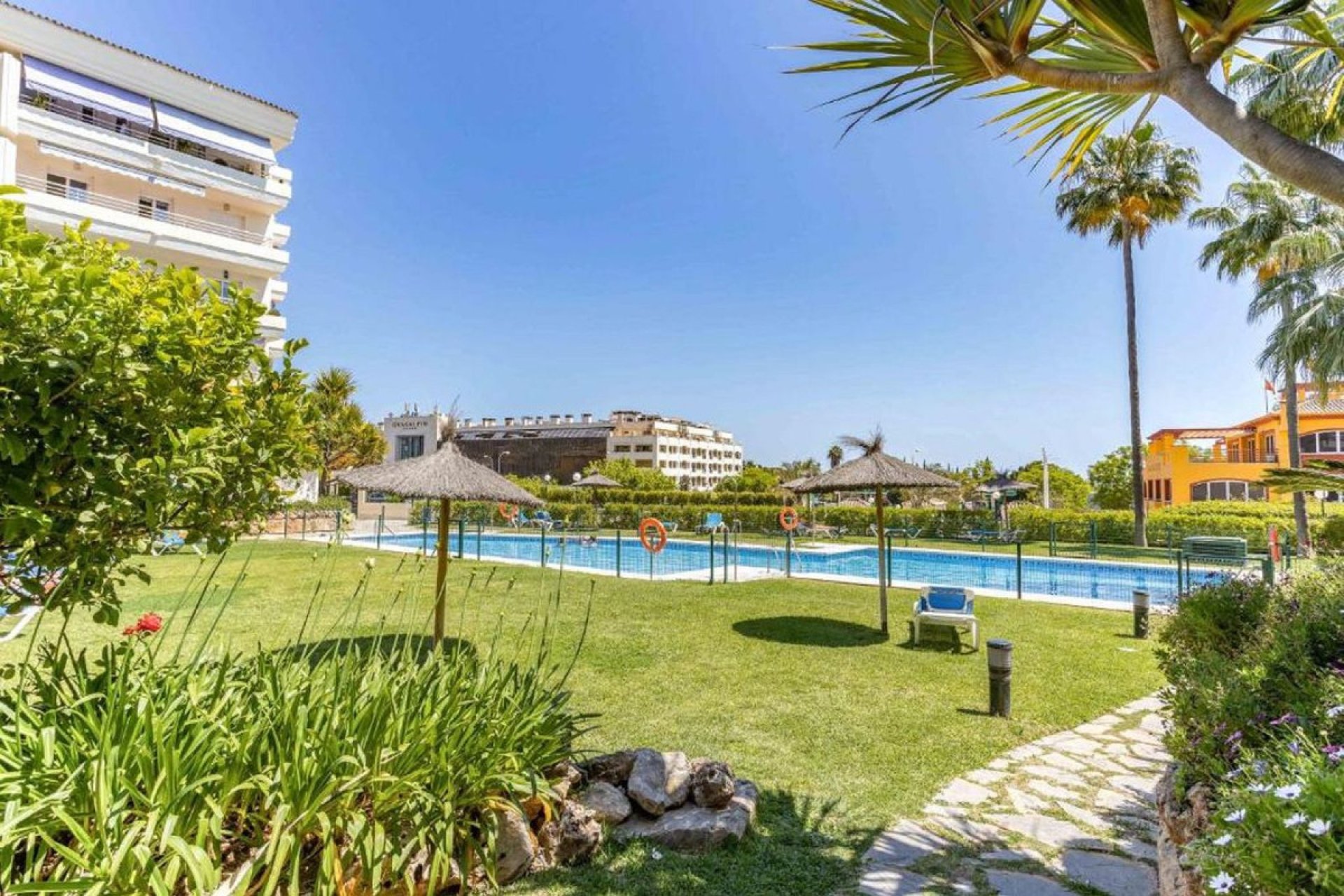 Resale - Apartment - Ground Floor Apartment - Marbella - The Golden Mile