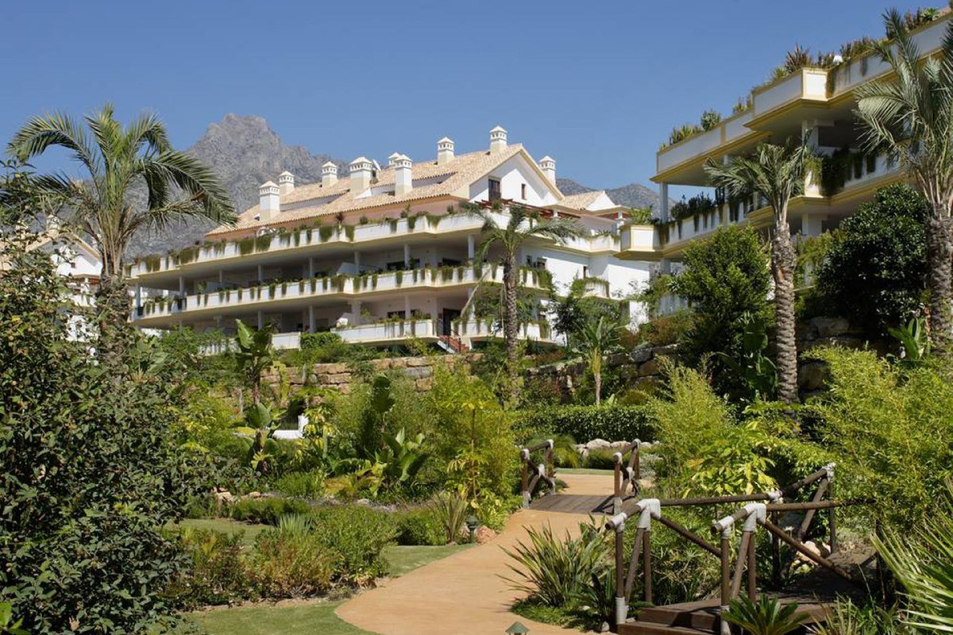 Resale - Apartment - Ground Floor Apartment - Marbella - The Golden Mile