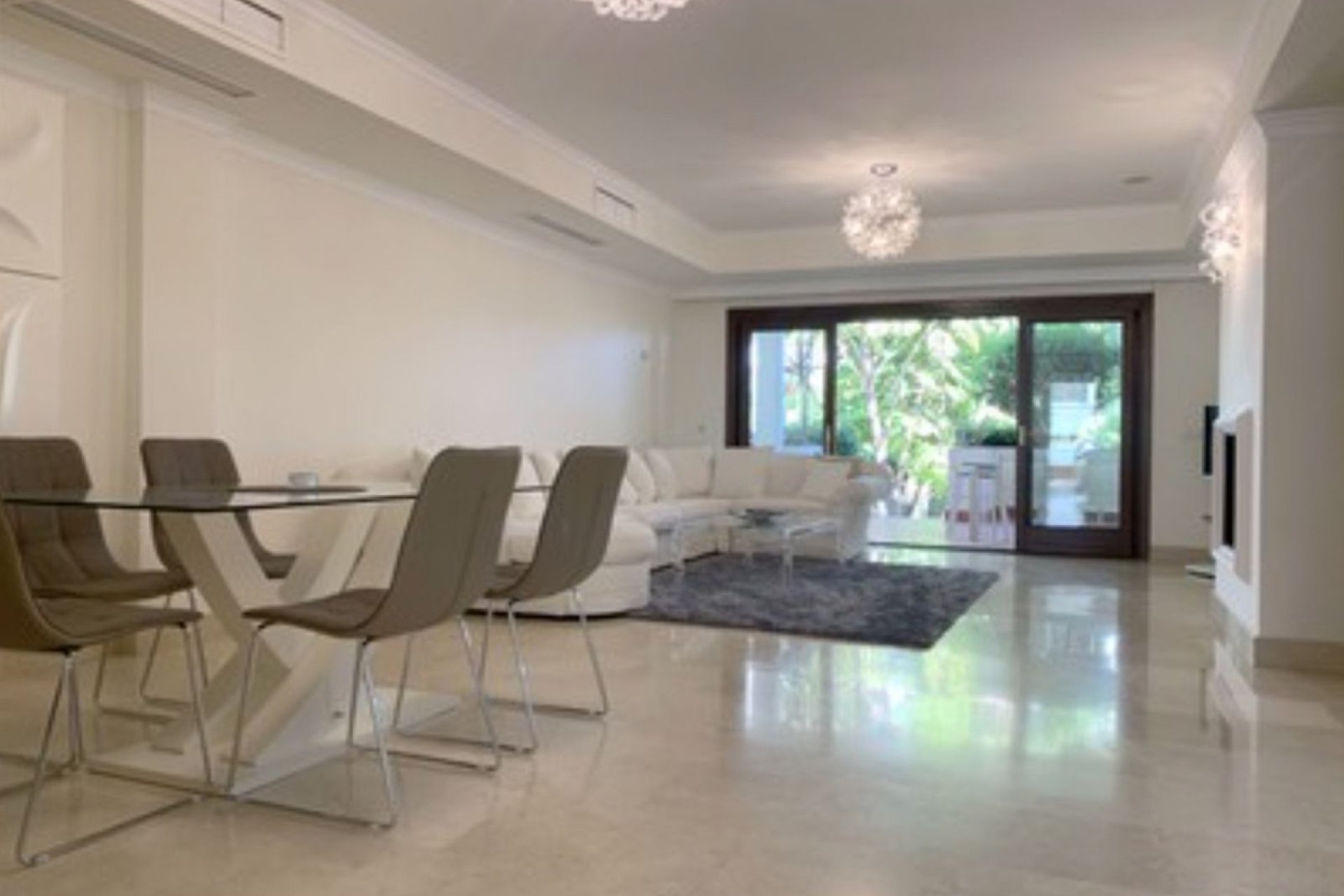 Resale - Apartment - Ground Floor Apartment - Marbella - The Golden Mile