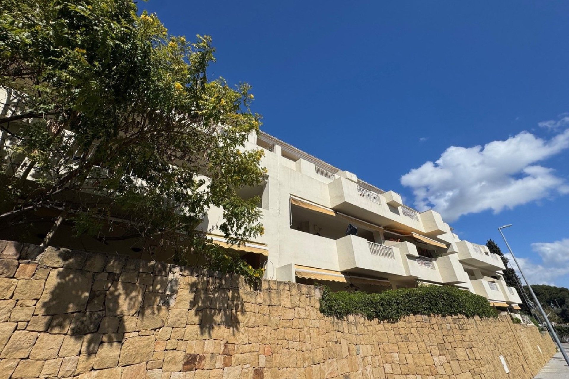 Resale - Apartment - Ground Floor Apartment - Marbella - The Golden Mile