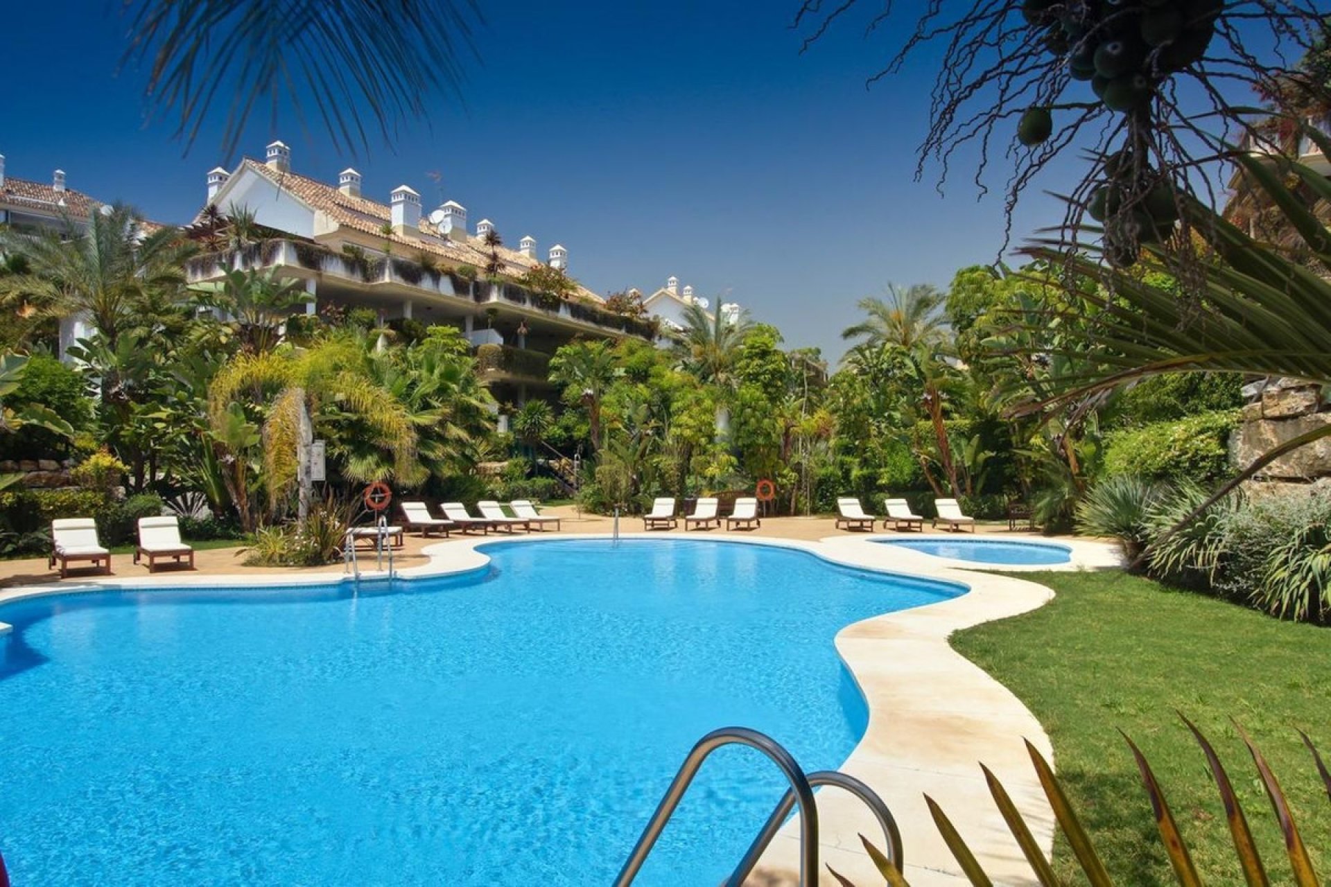 Resale - Apartment - Ground Floor Apartment - Marbella - The Golden Mile