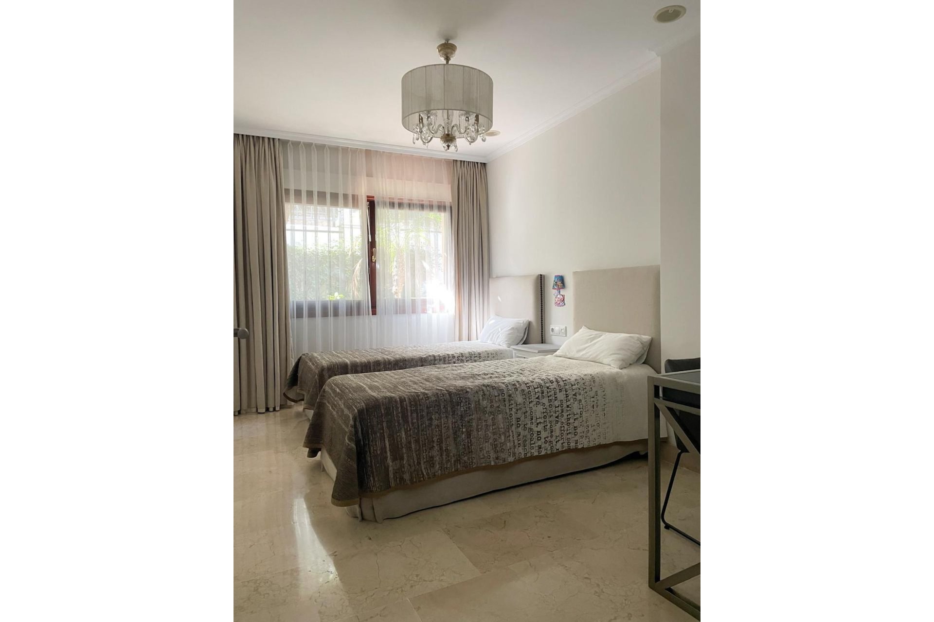 Resale - Apartment - Ground Floor Apartment - Marbella - The Golden Mile