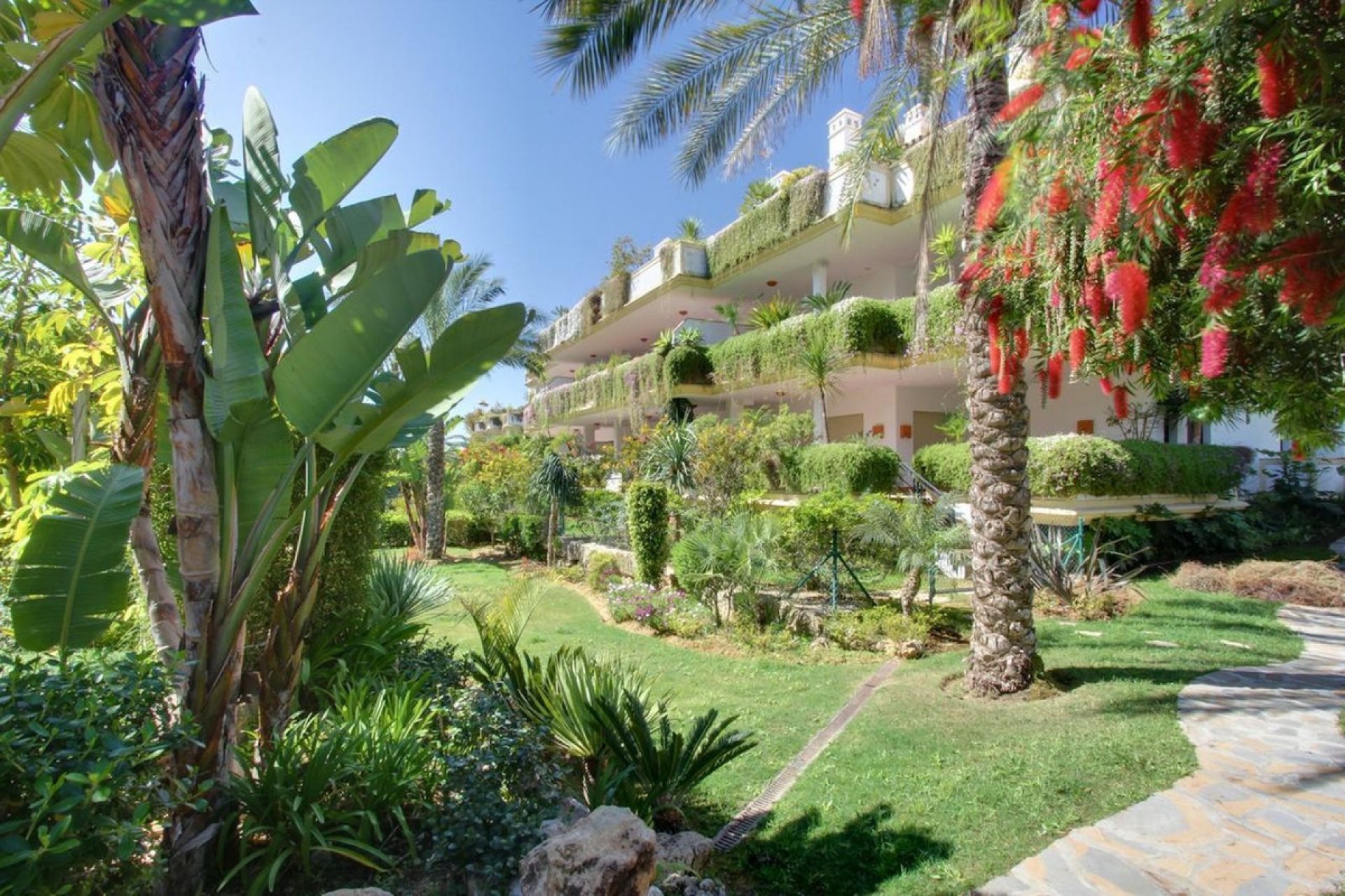 Resale - Apartment - Ground Floor Apartment - Marbella - The Golden Mile