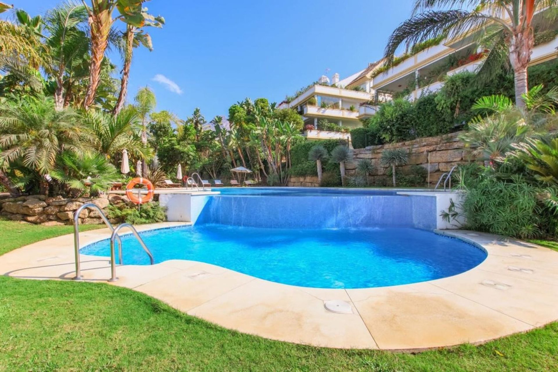 Resale - Apartment - Ground Floor Apartment - Marbella - The Golden Mile