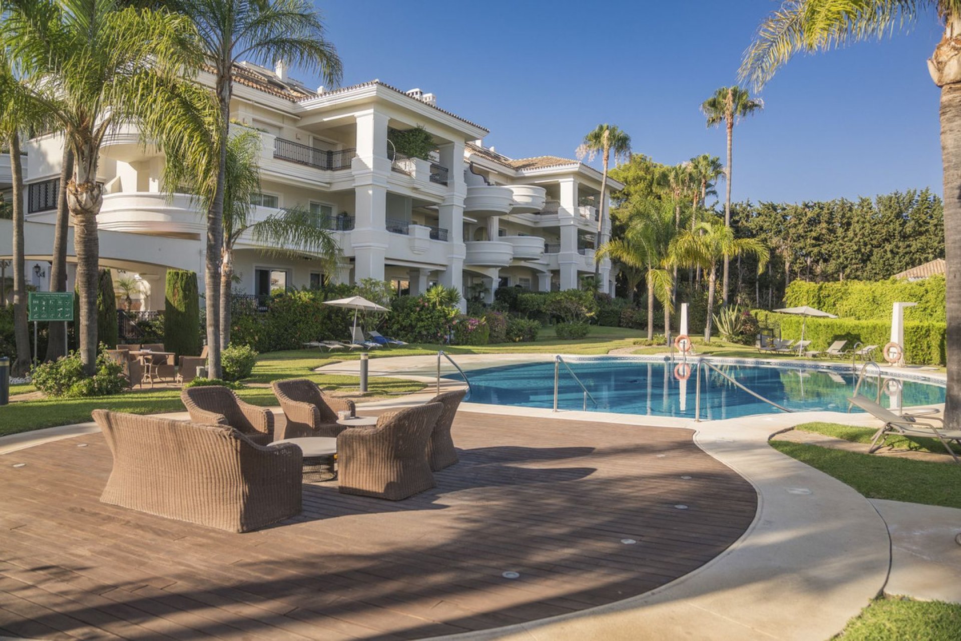 Resale - Apartment - Ground Floor Apartment - Marbella - The Golden Mile