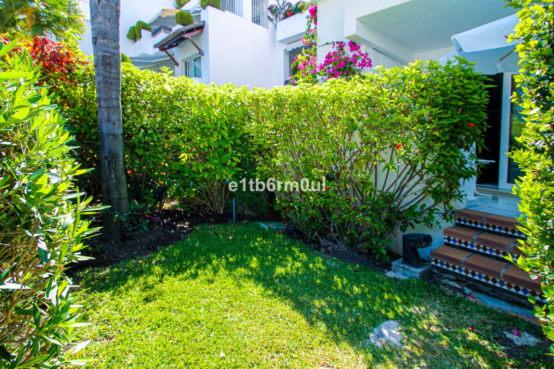 Resale - Apartment - Ground Floor Apartment - Marbella - The Golden Mile