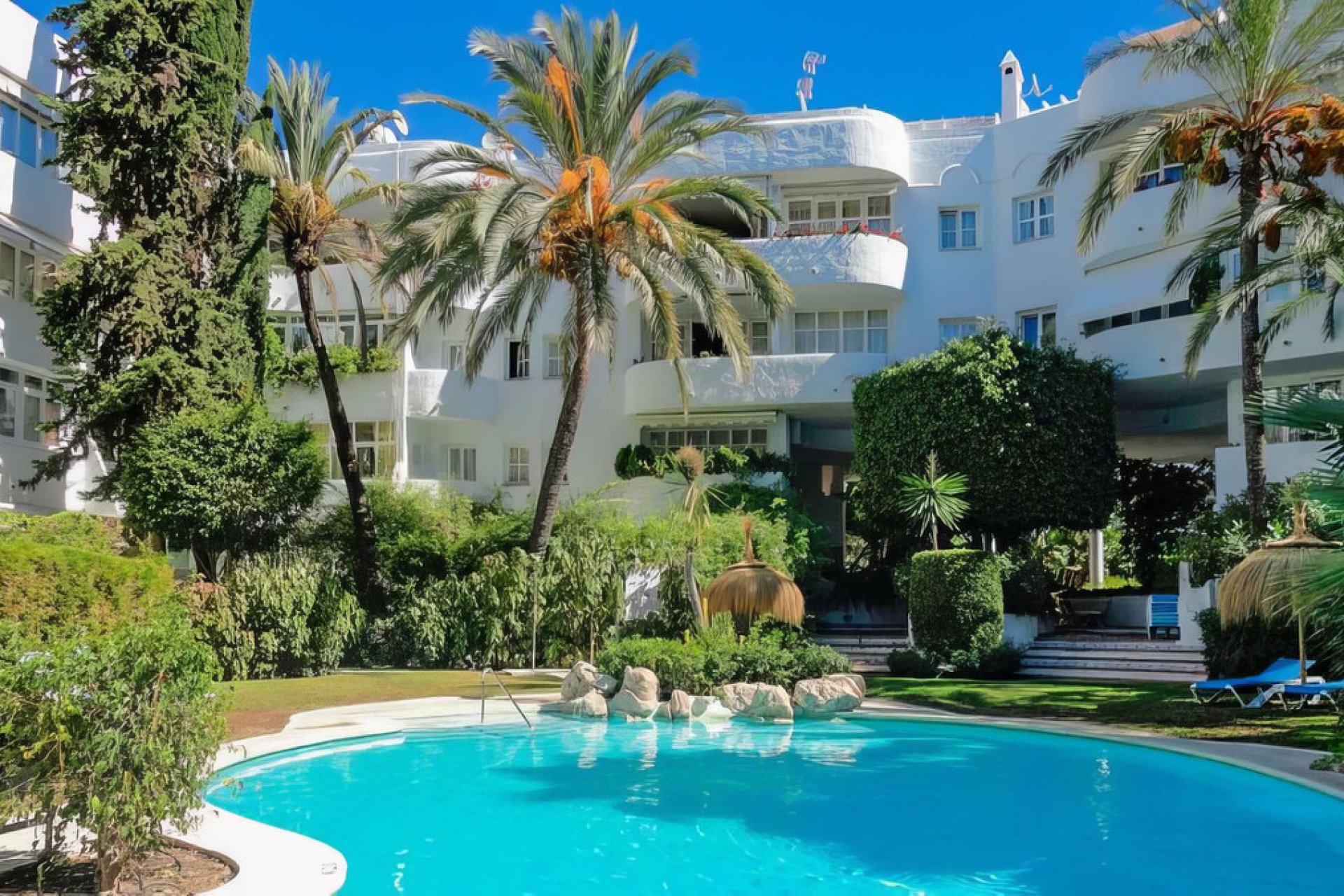 Resale - Apartment - Ground Floor Apartment - Marbella - The Golden Mile