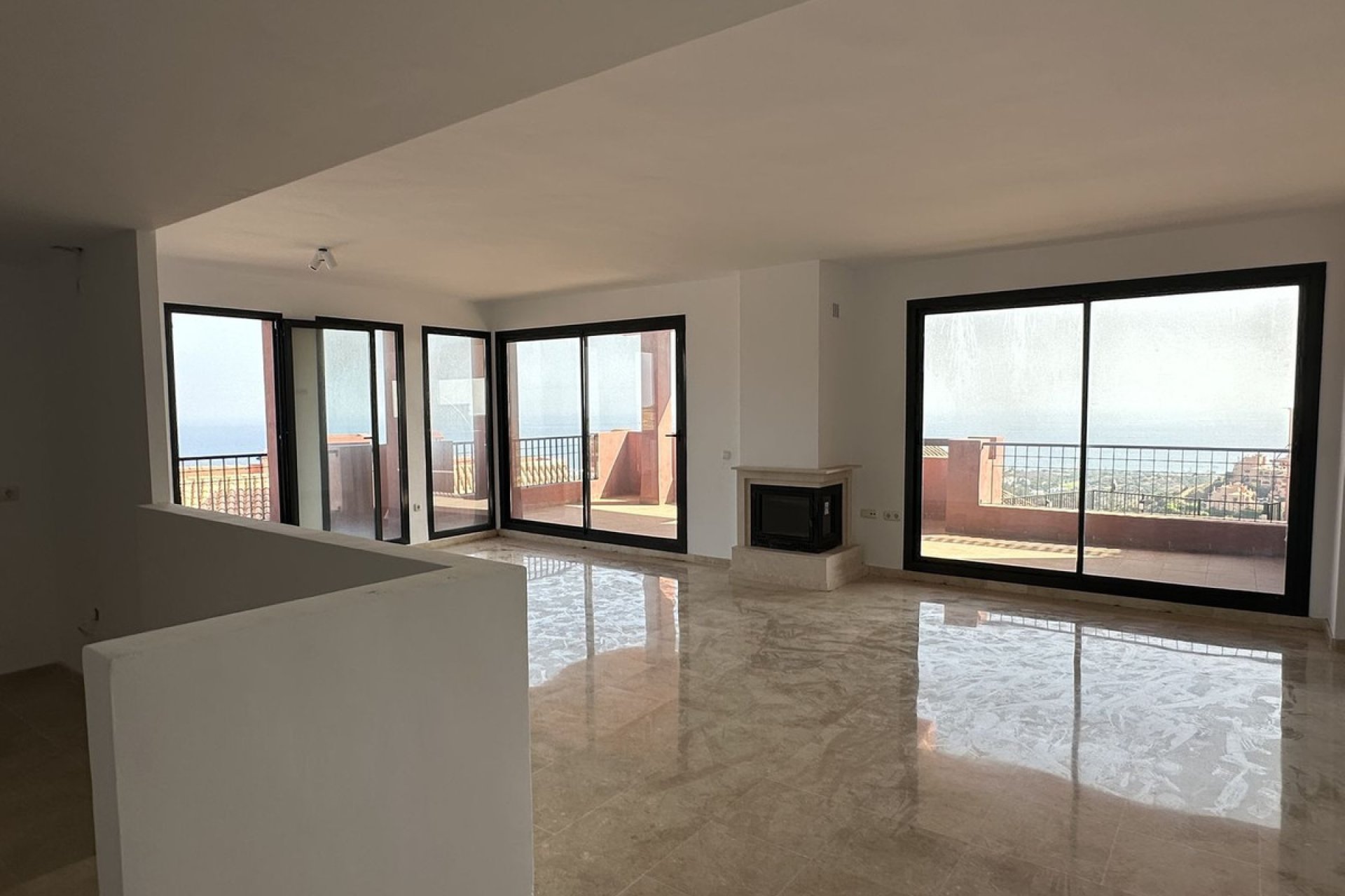 Resale - Apartment - Ground Floor Apartment - Mijas - Calahonda