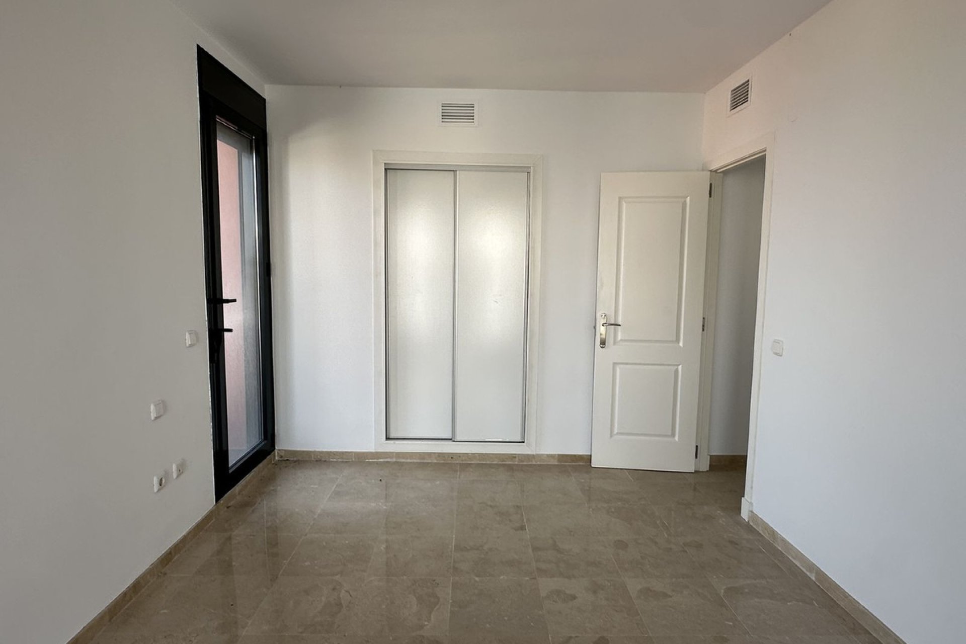 Resale - Apartment - Ground Floor Apartment - Mijas - Calahonda