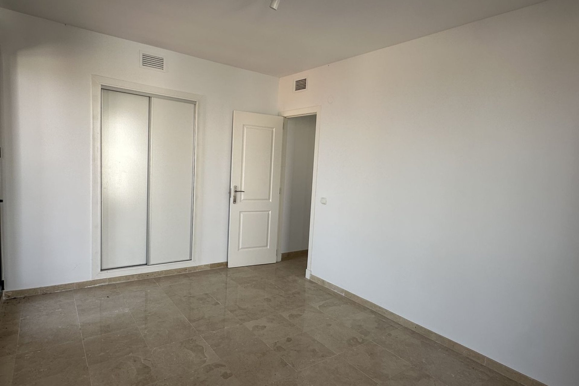 Resale - Apartment - Ground Floor Apartment - Mijas - Calahonda