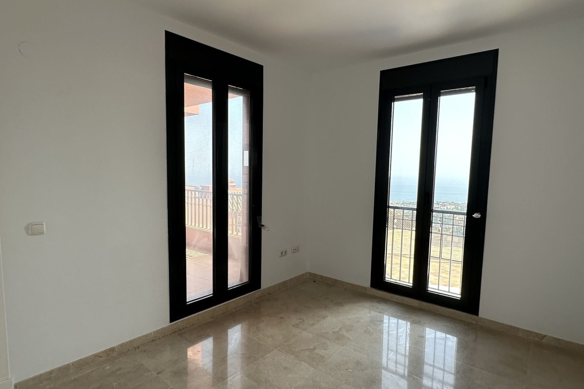 Resale - Apartment - Ground Floor Apartment - Mijas - Calahonda