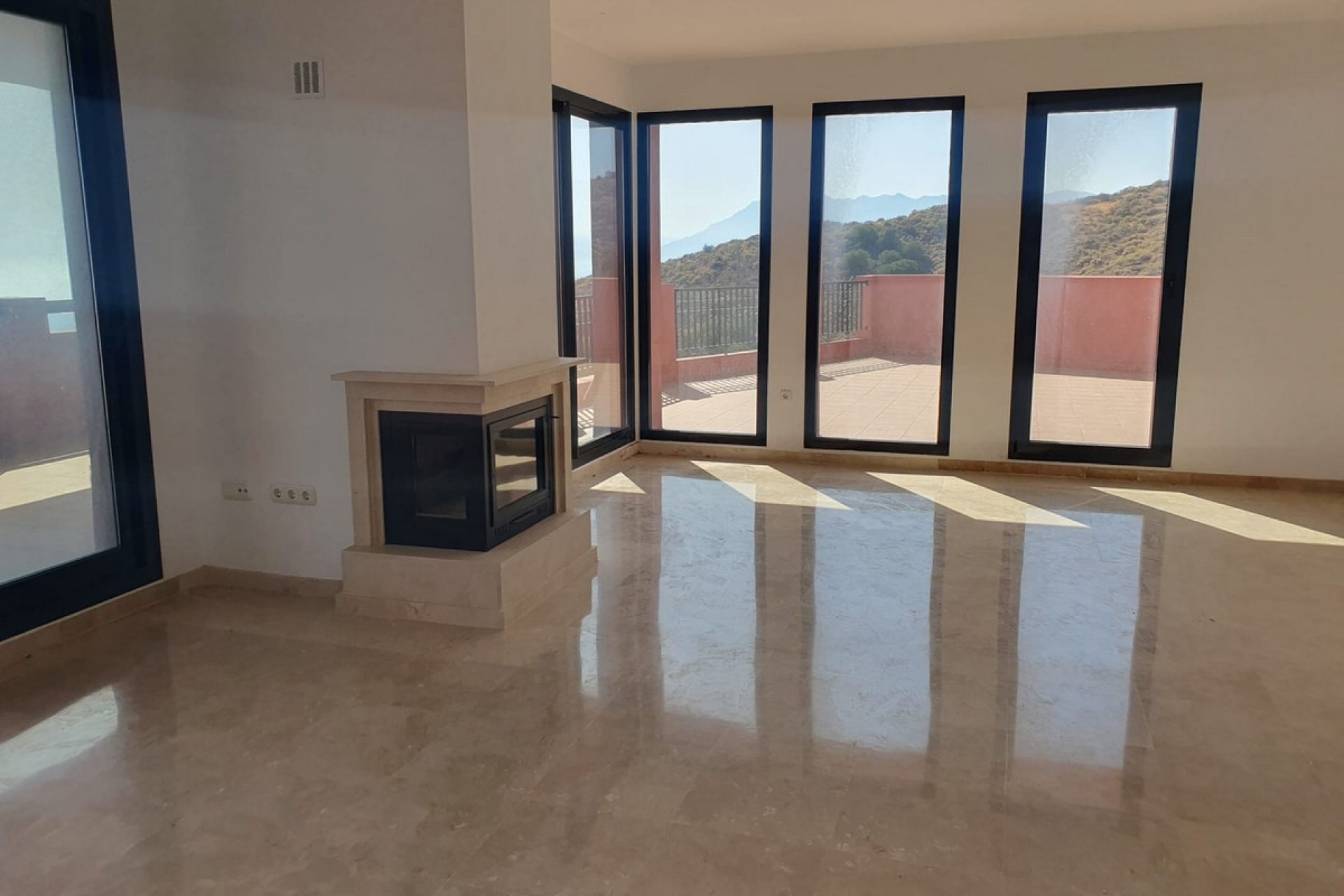 Resale - Apartment - Ground Floor Apartment - Mijas - Calahonda