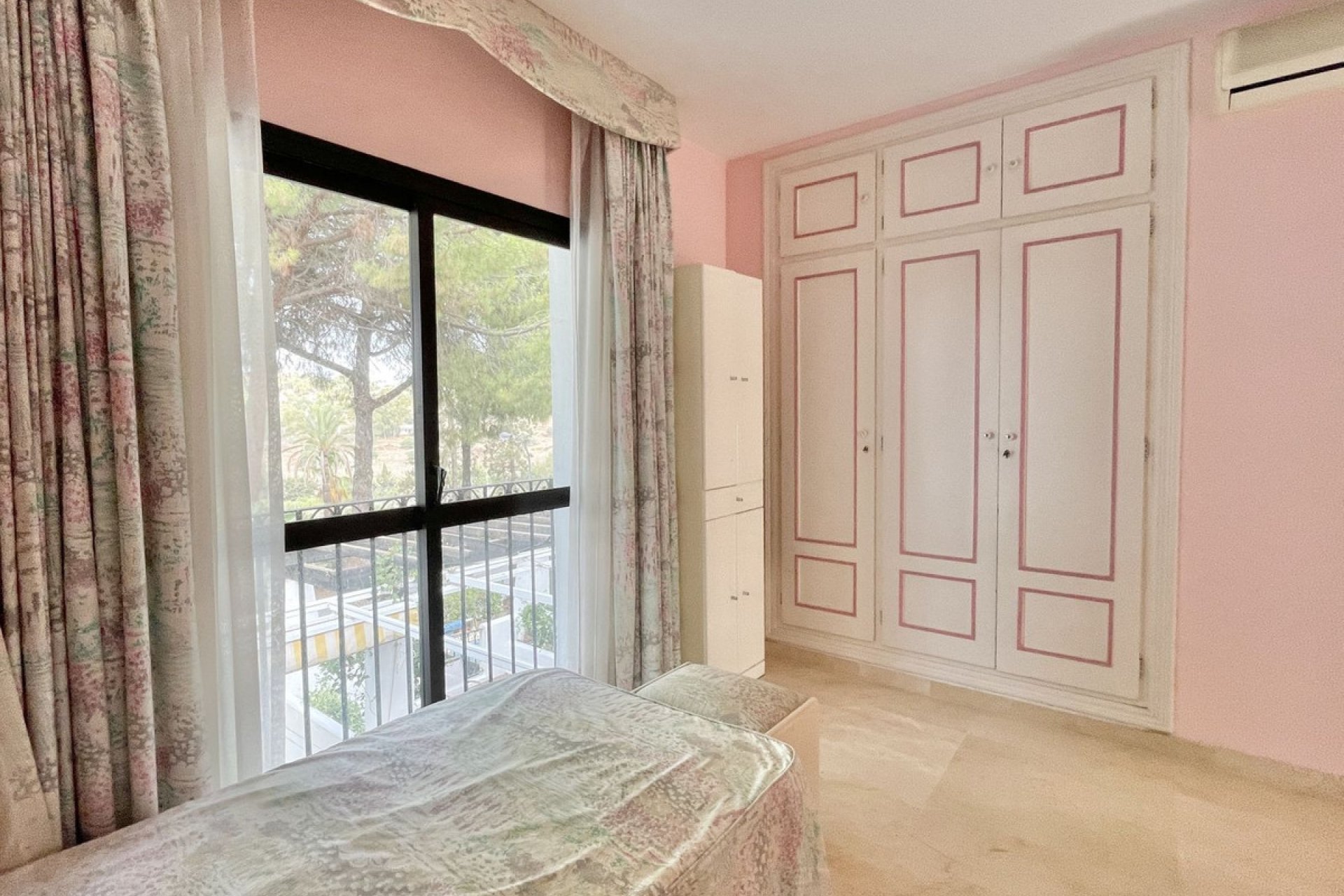 Resale - Apartment - Marbella