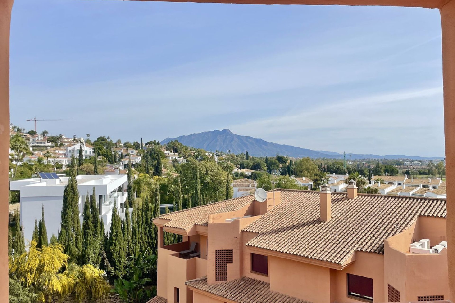 Resale - Apartment - Middle Floor Apartment - Benahavís - Benahavís Centro