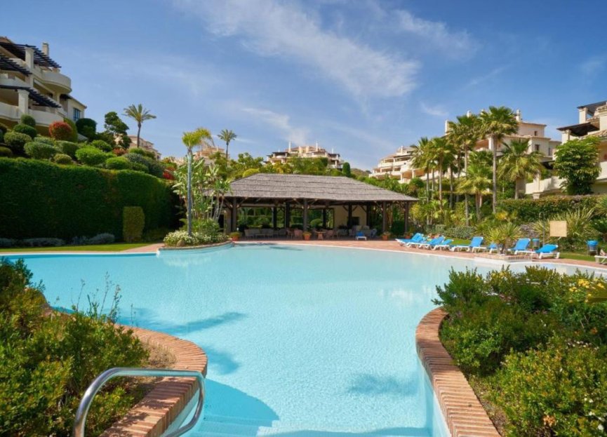 Resale - Apartment - Middle Floor Apartment - Benahavís - Benahavís Centro