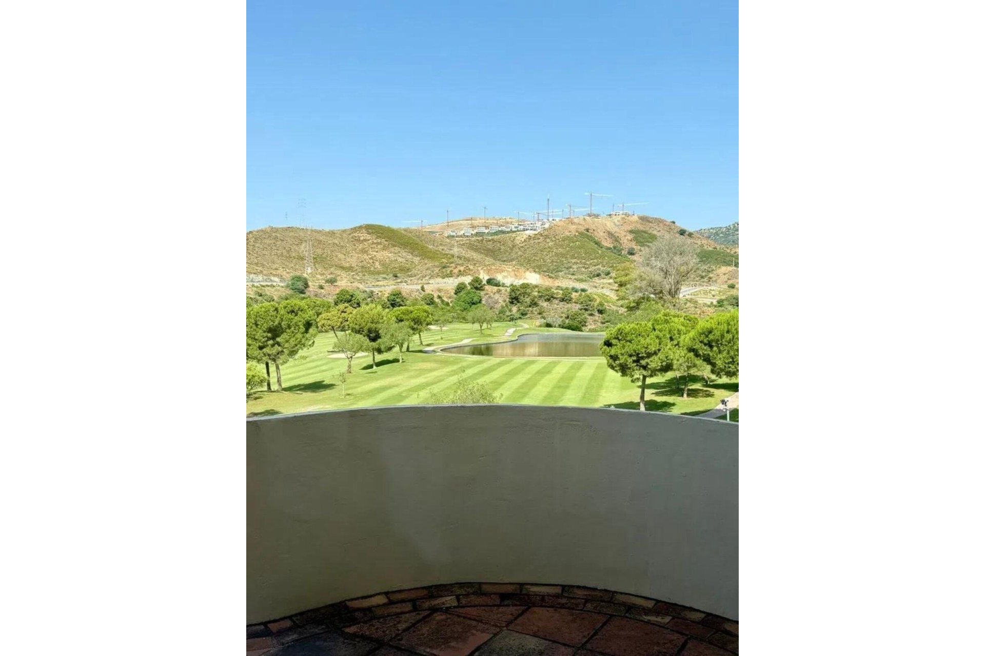 Resale - Apartment - Middle Floor Apartment - Benahavís - Benahavís Centro