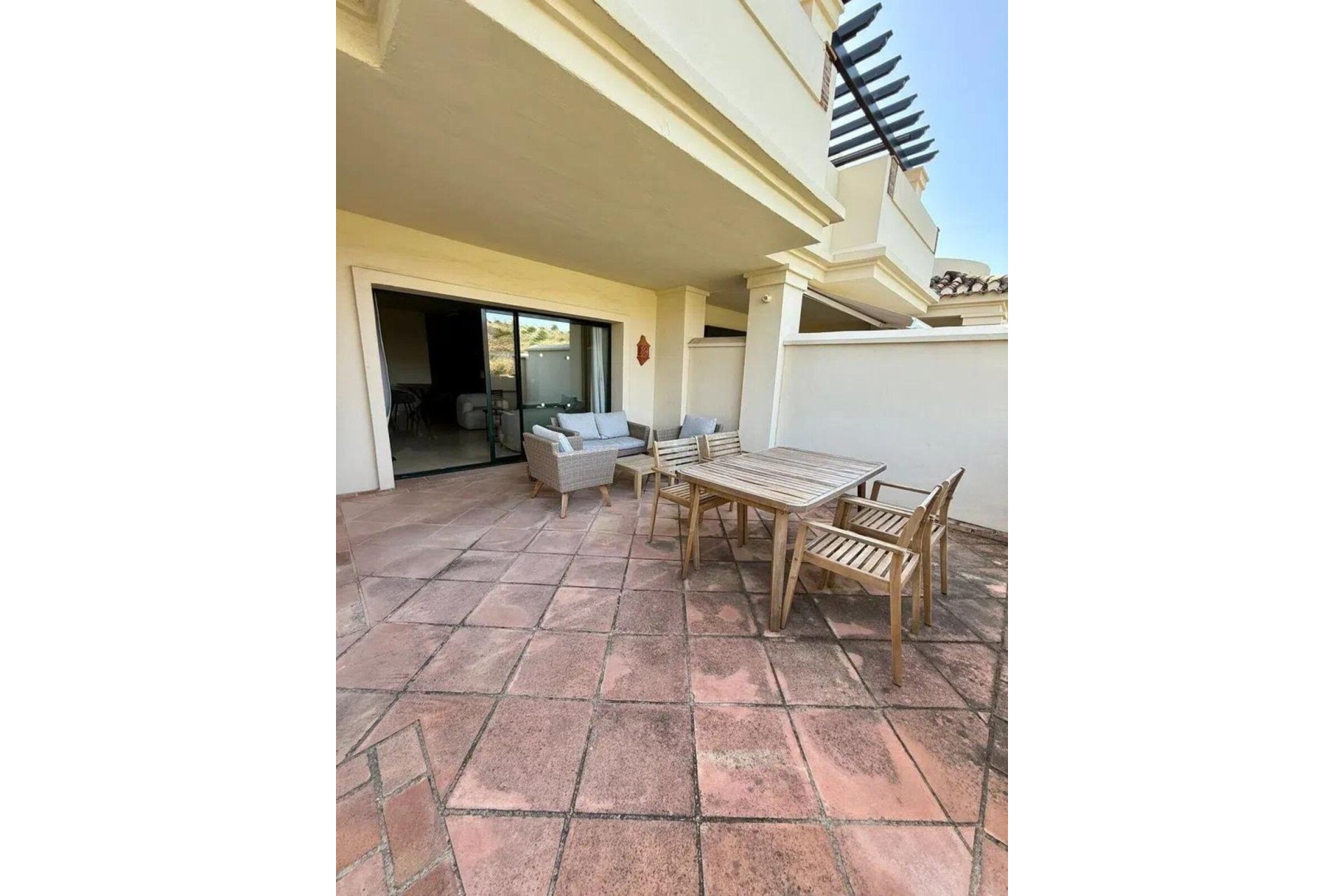 Resale - Apartment - Middle Floor Apartment - Benahavís - Benahavís Centro